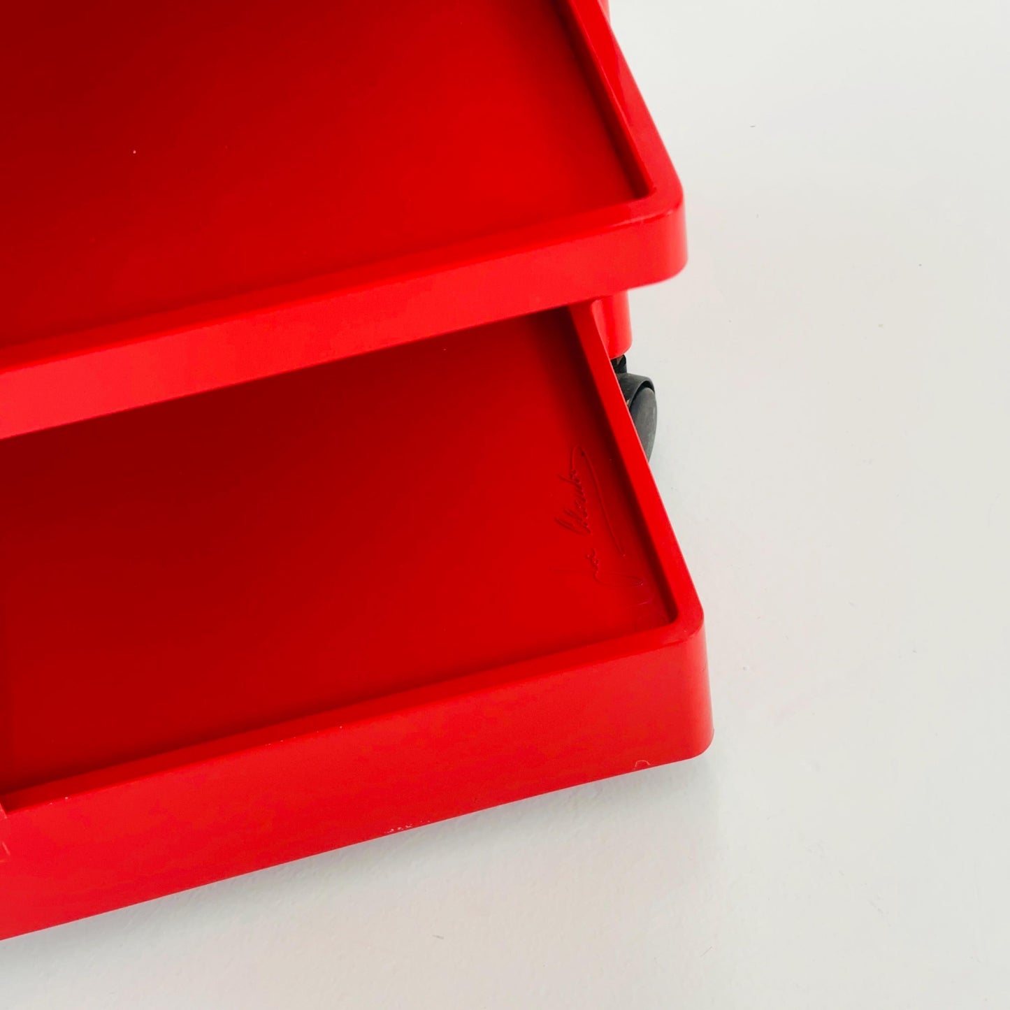 Rare Space Age red Boby storage trolley by Joe Colombo for Bieffeplast Italy 1970s