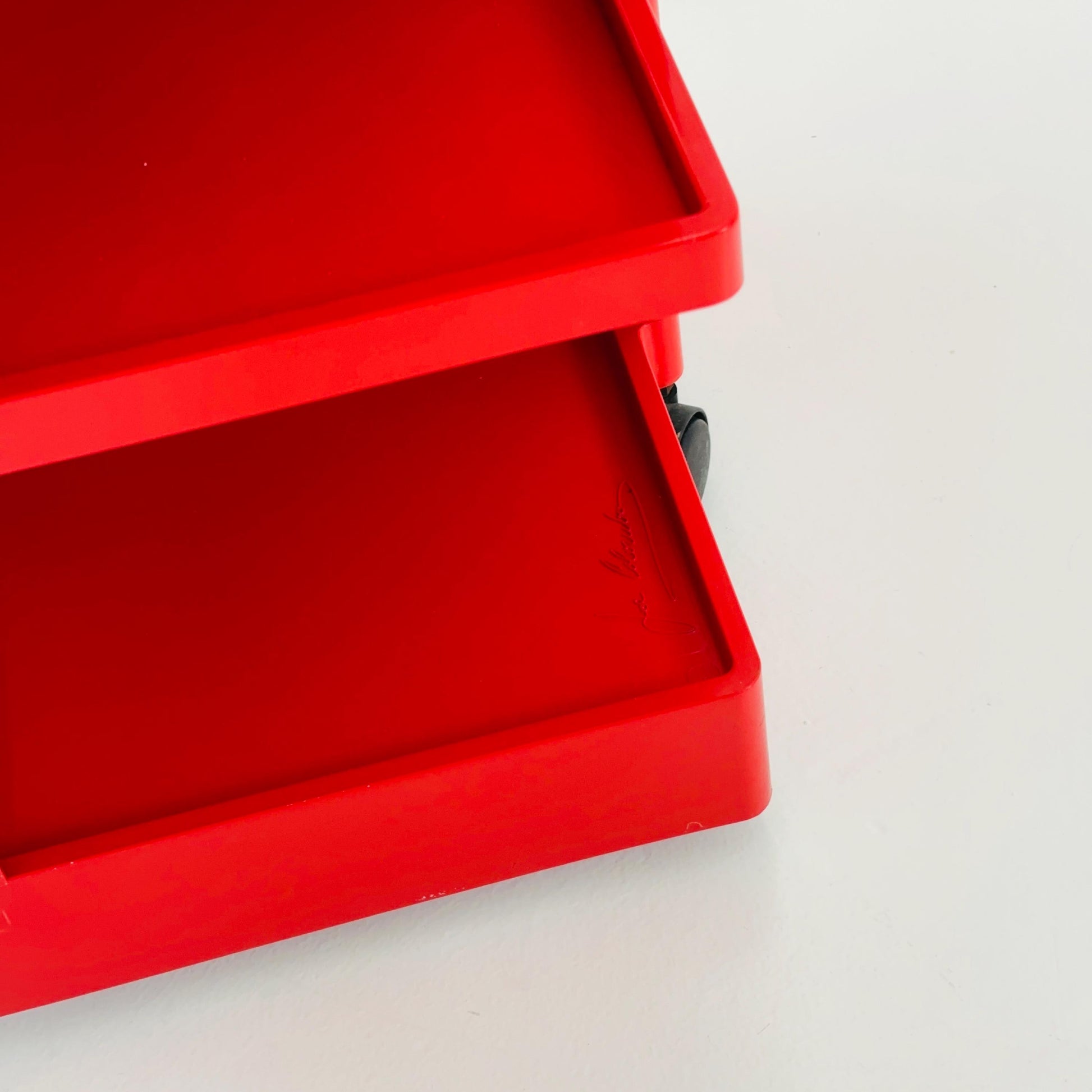 Rare Space Age red Boby storage trolley by Joe Colombo for Bieffeplast Italy 1970s