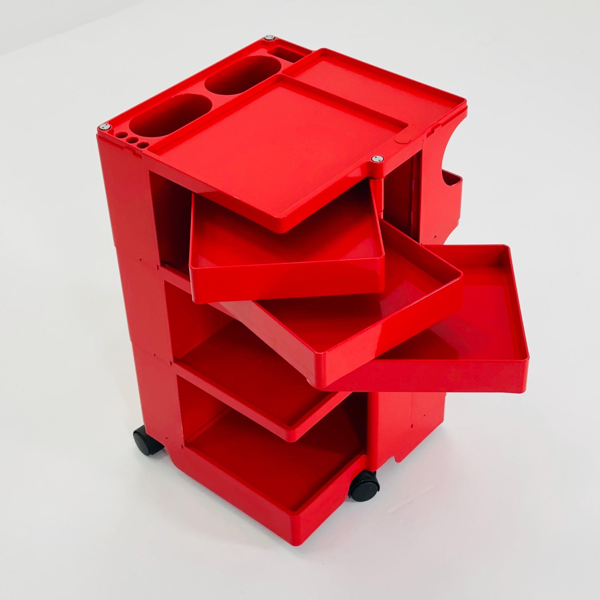 Rare Space Age red Boby storage trolley by Joe Colombo for Bieffeplast Italy 1970s