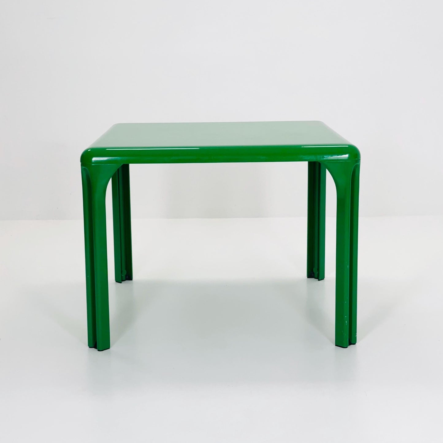 Rare Mid-Century Space Age “Stadio” dining table, Model 100, designed by Italian designer Vico Magistretti for Artemide, Italy, 1970s