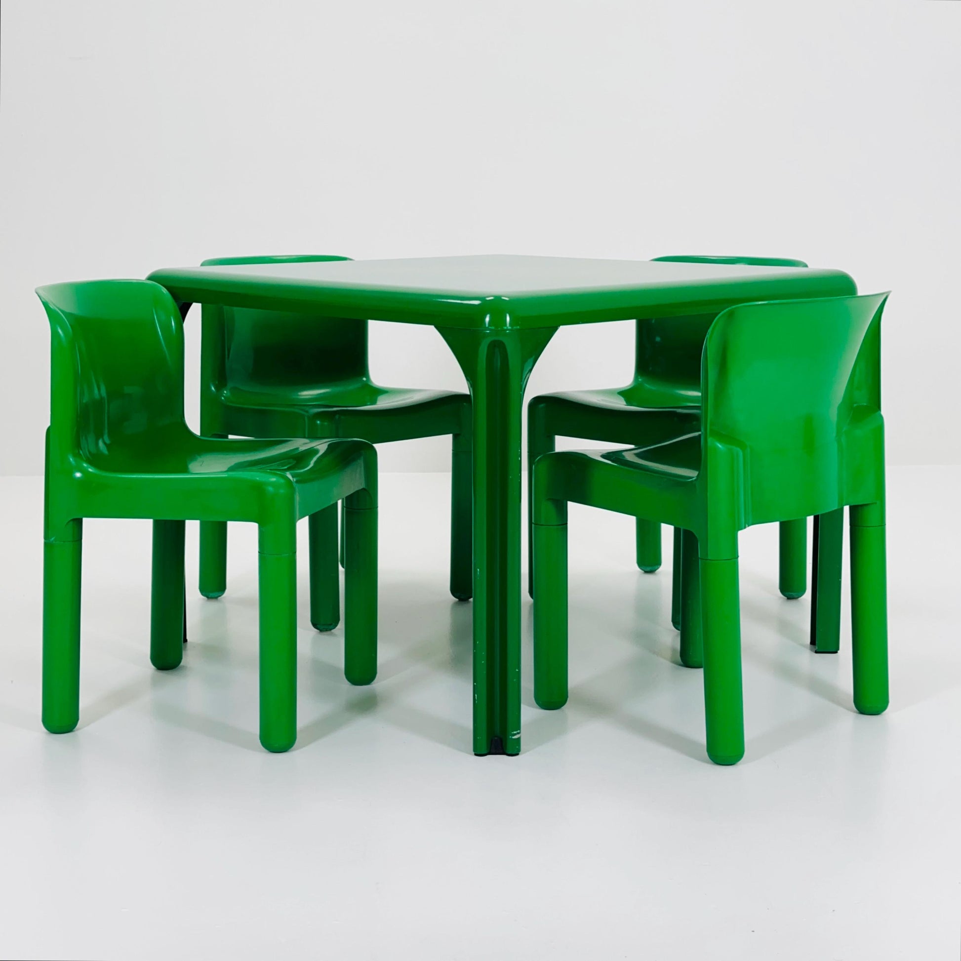 Rare Mid-Century Space Age “Stadio” dining table, Model 100, designed by Italian designer Vico Magistretti for Artemide, Italy, 1970s