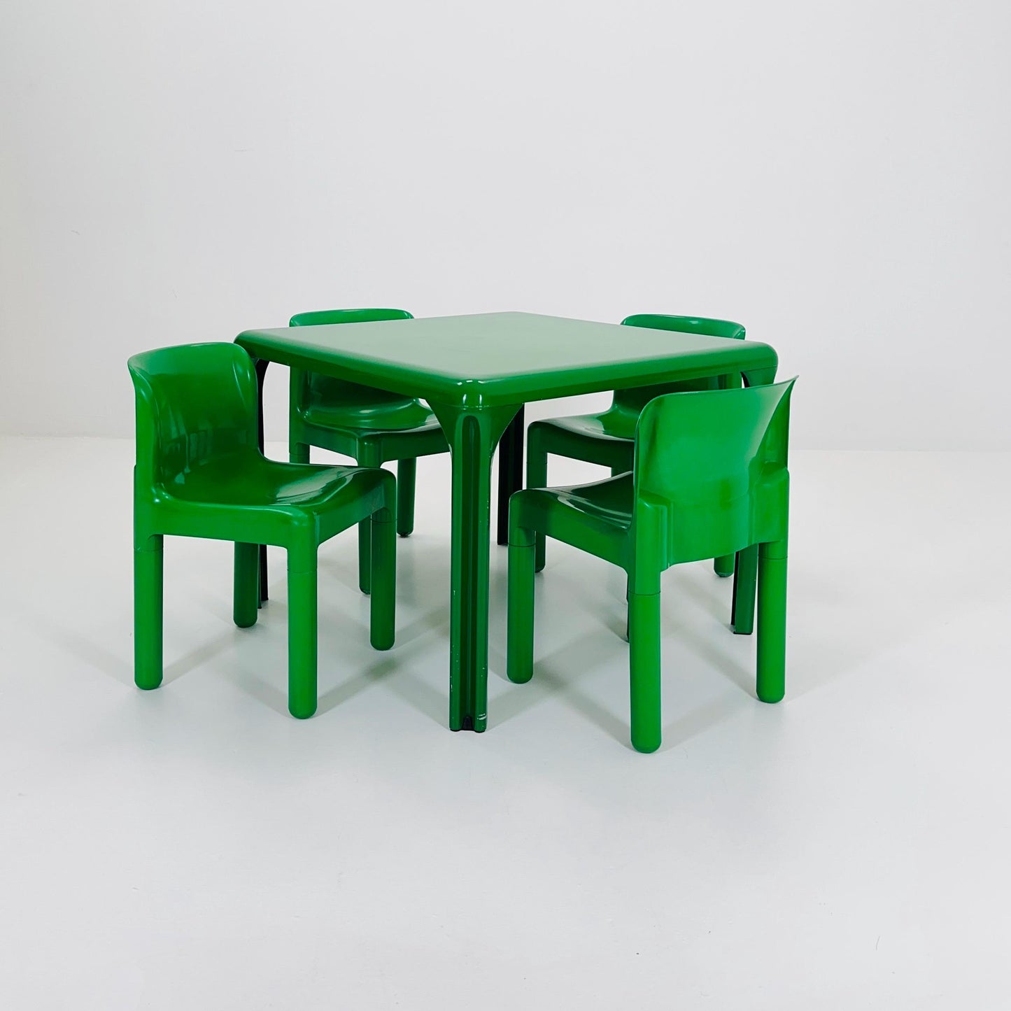 Set of 4 Retro Green 4875 Chairs by Carlo Bartoli for Kartell & Matching Stadio Dining Table by Vico Magistretti for Artemide, Italy, 1970s