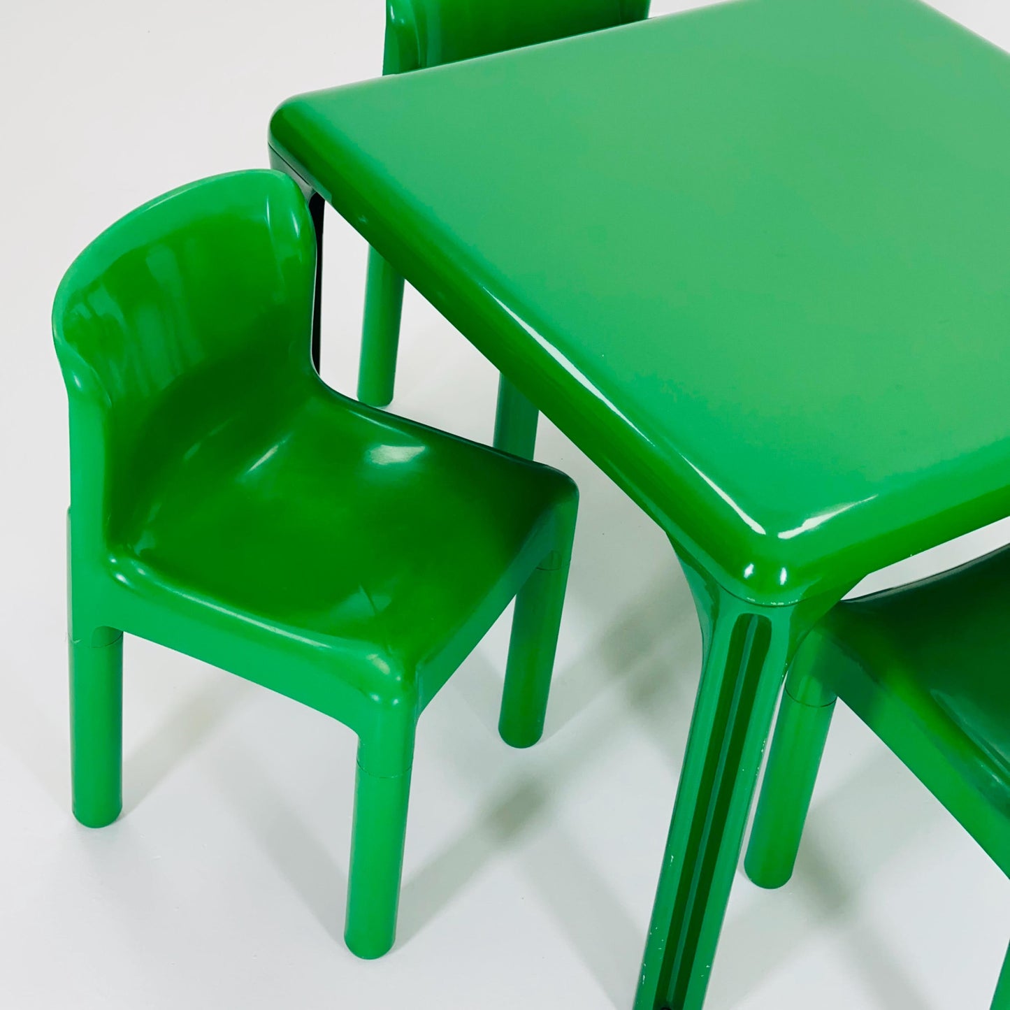 Set of 4 Retro Green 4875 Chairs by Carlo Bartoli for Kartell & Matching Stadio Dining Table by Vico Magistretti for Artemide, Italy, 1970s