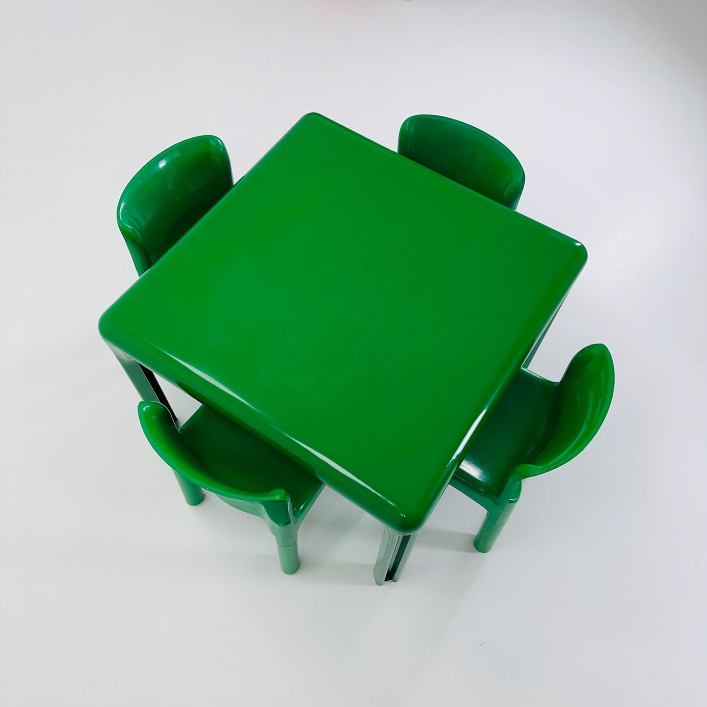 Set of 4 Retro Green 4875 Chairs by Carlo Bartoli for Kartell & Matching Stadio Dining Table by Vico Magistretti for Artemide, Italy, 1970s