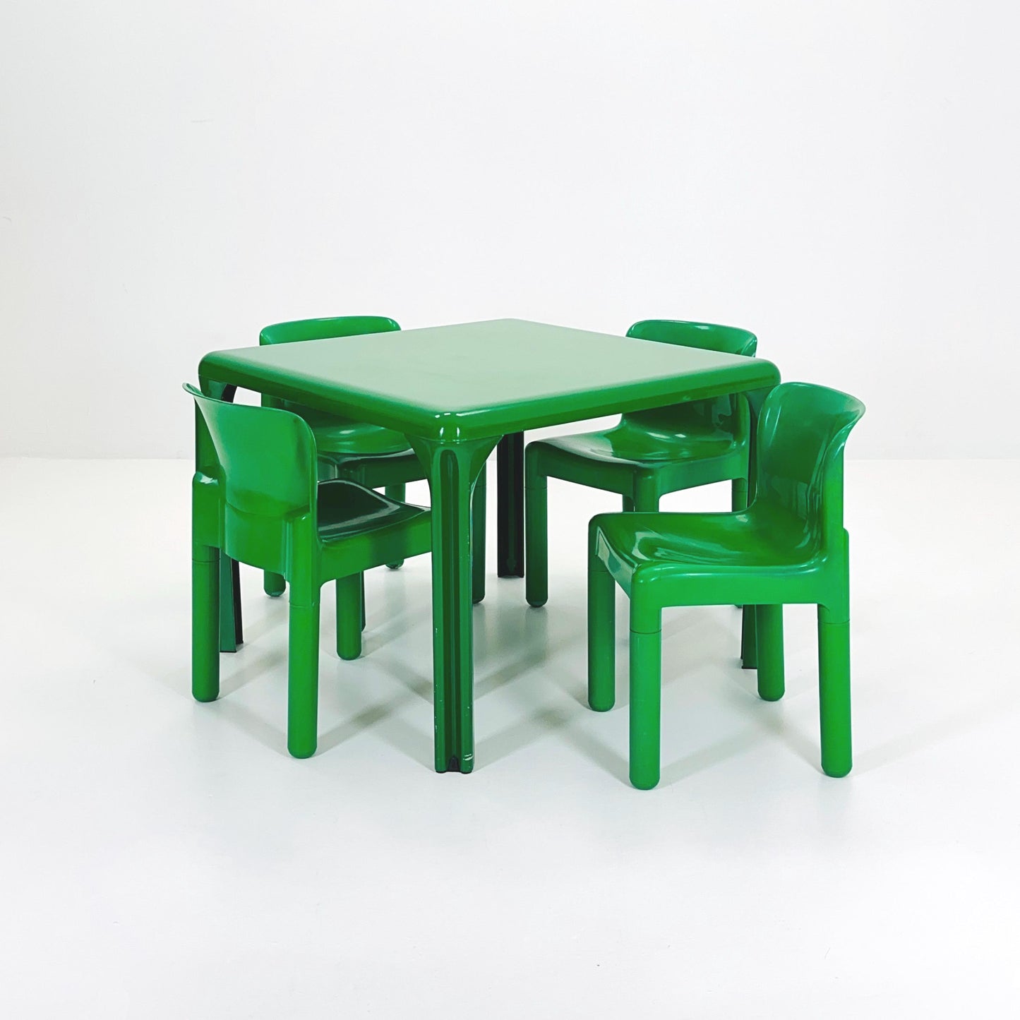 Set of 4 Retro Green 4875 Chairs by Carlo Bartoli for Kartell & Matching Stadio Dining Table by Vico Magistretti for Artemide, Italy, 1970s