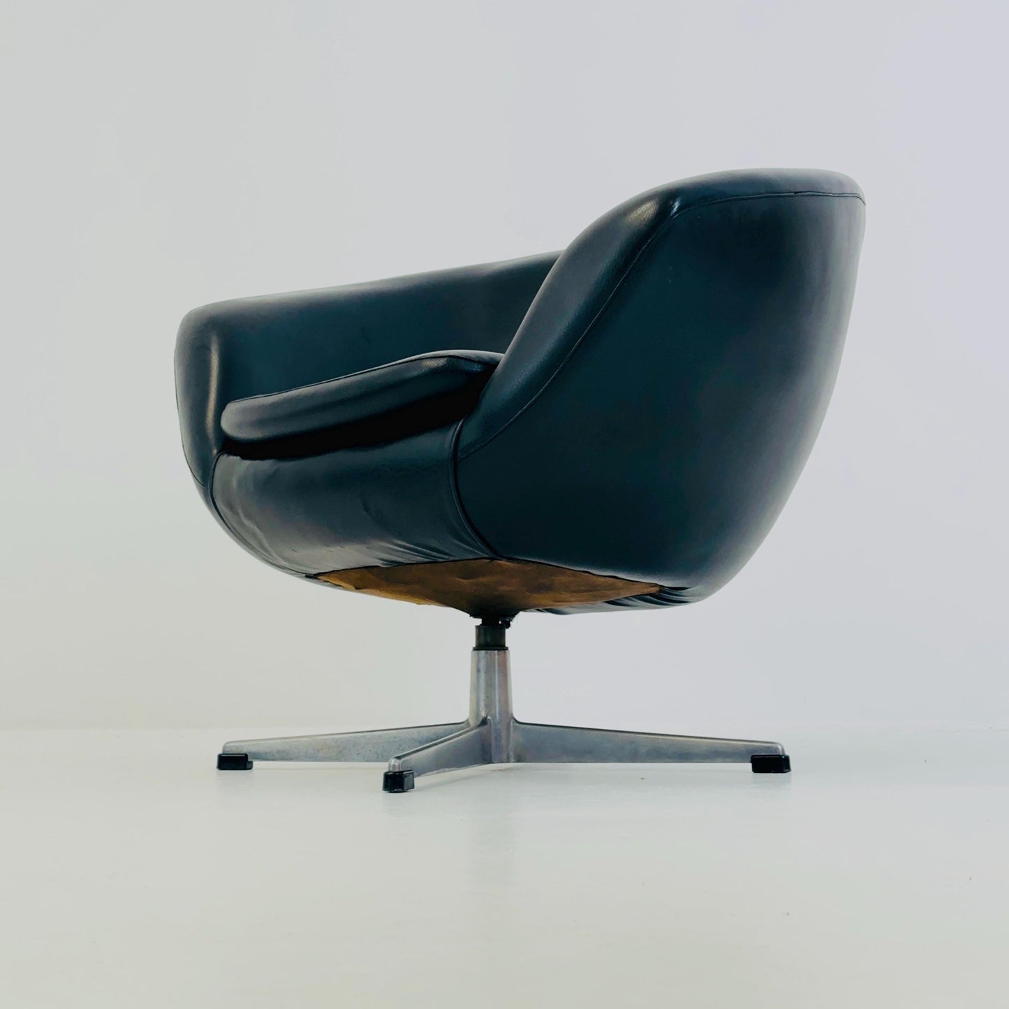 1 of 2 Mid Century Swivel ‘Pod’ Armchair by Overman Sweden, 1960s
