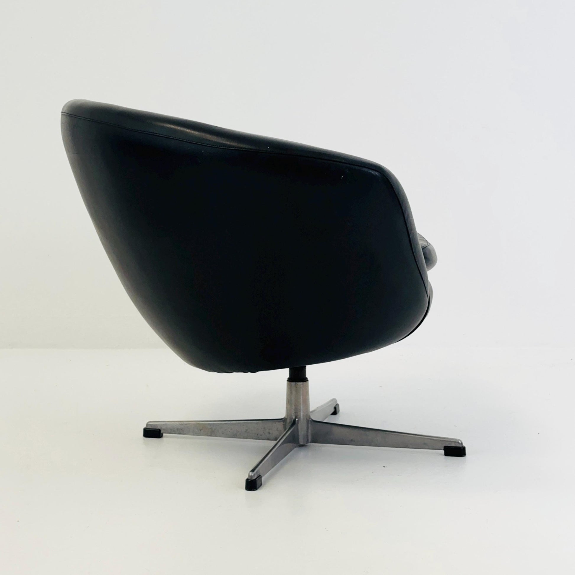 1 of 2 Mid Century Swivel ‘Pod’ Armchair by Overman Sweden, 1960s