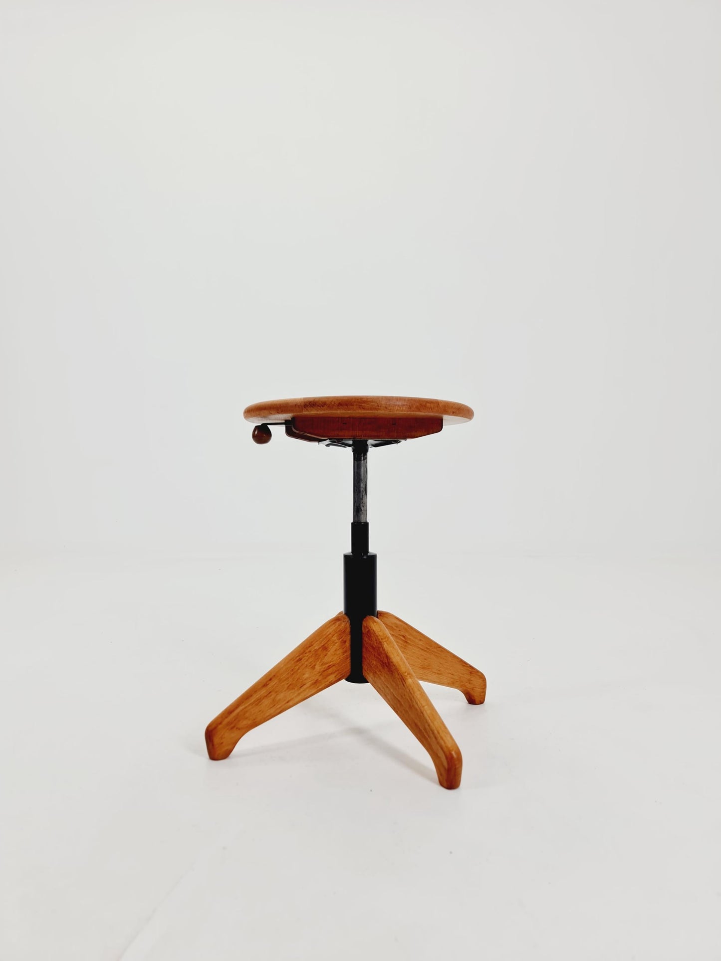 Rare Bauhaus swivel office stool in solid wood By SEDUS 1930s