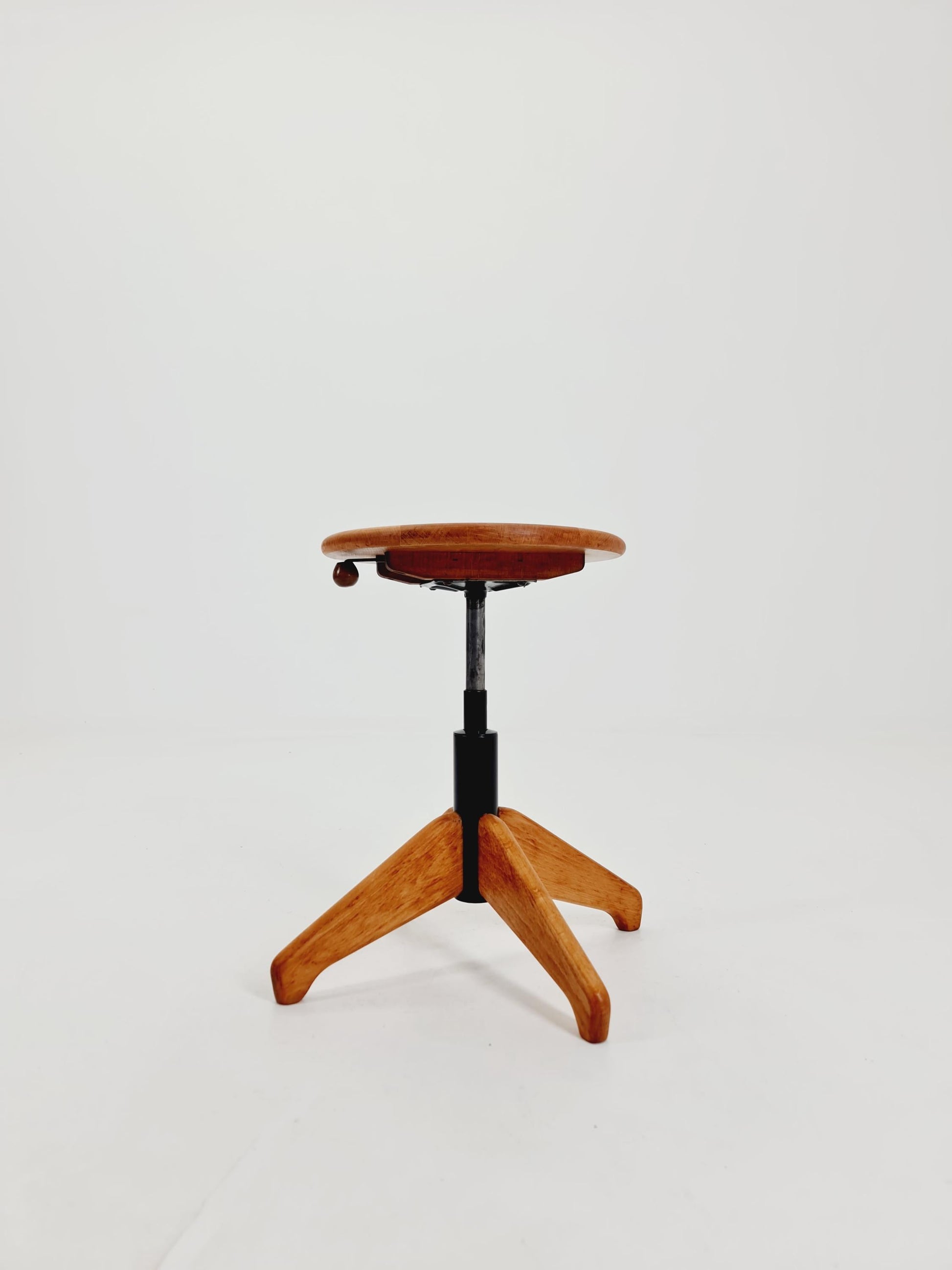 Rare Bauhaus swivel office stool in solid wood By SEDUS 1930s