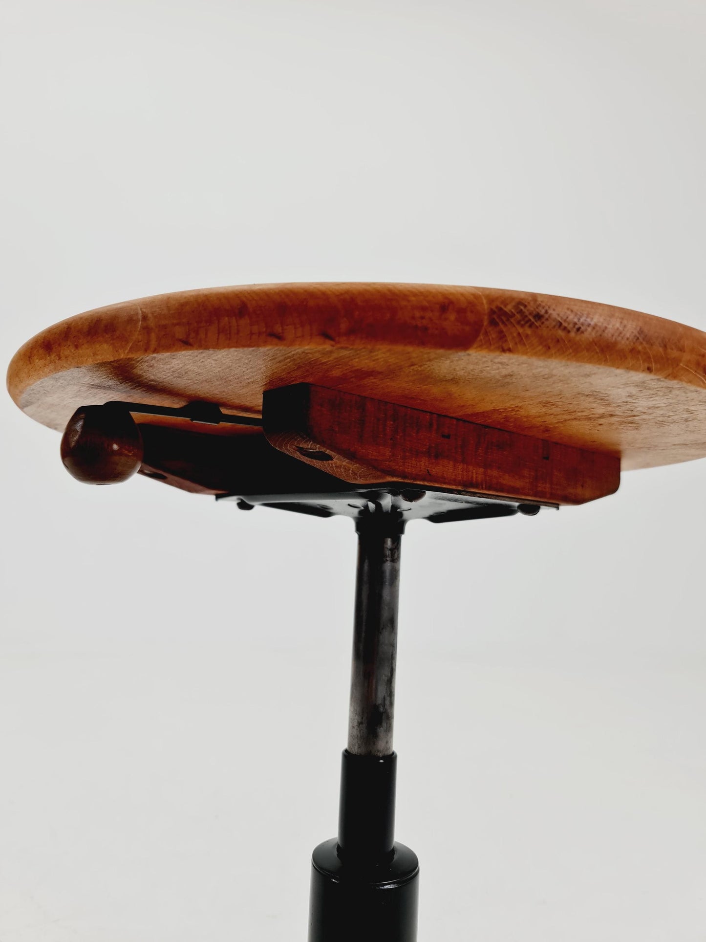 Rare Bauhaus swivel office stool in solid wood By SEDUS 1930s