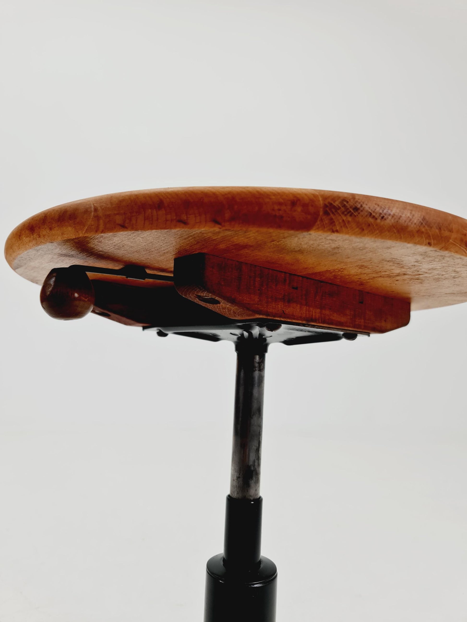 Rare Bauhaus swivel office stool in solid wood By SEDUS 1930s