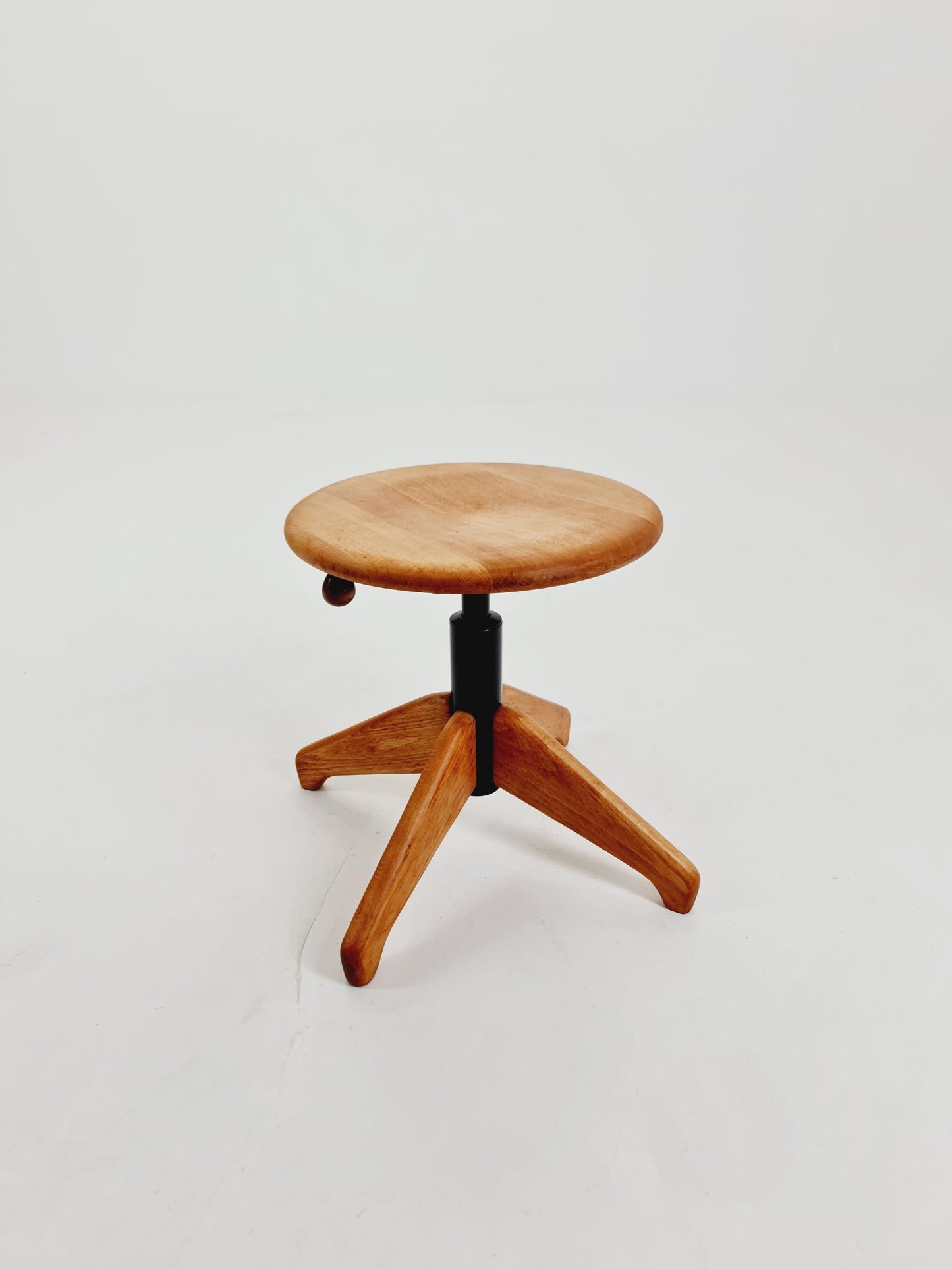 Rare Bauhaus swivel office stool in solid wood By SEDUS 1930s