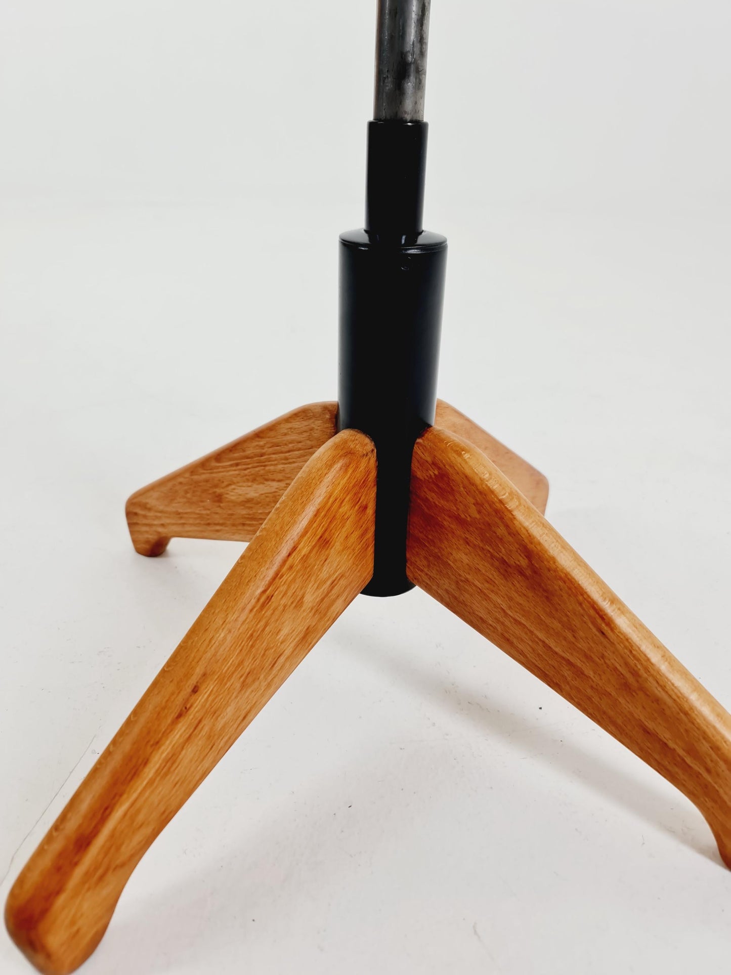 Rare Bauhaus swivel office stool in solid wood By SEDUS 1930s