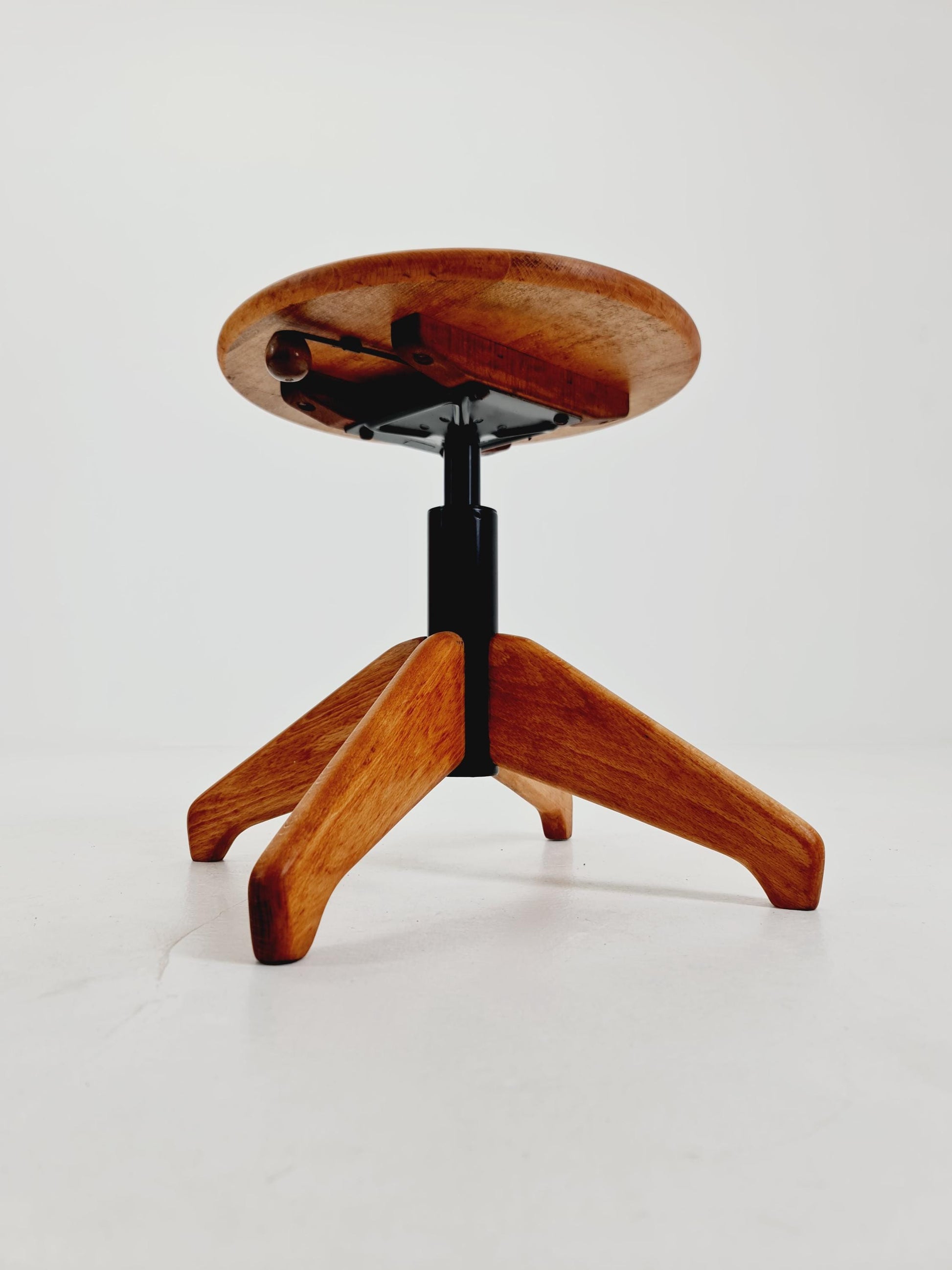 Rare Bauhaus swivel office stool in solid wood By SEDUS 1930s