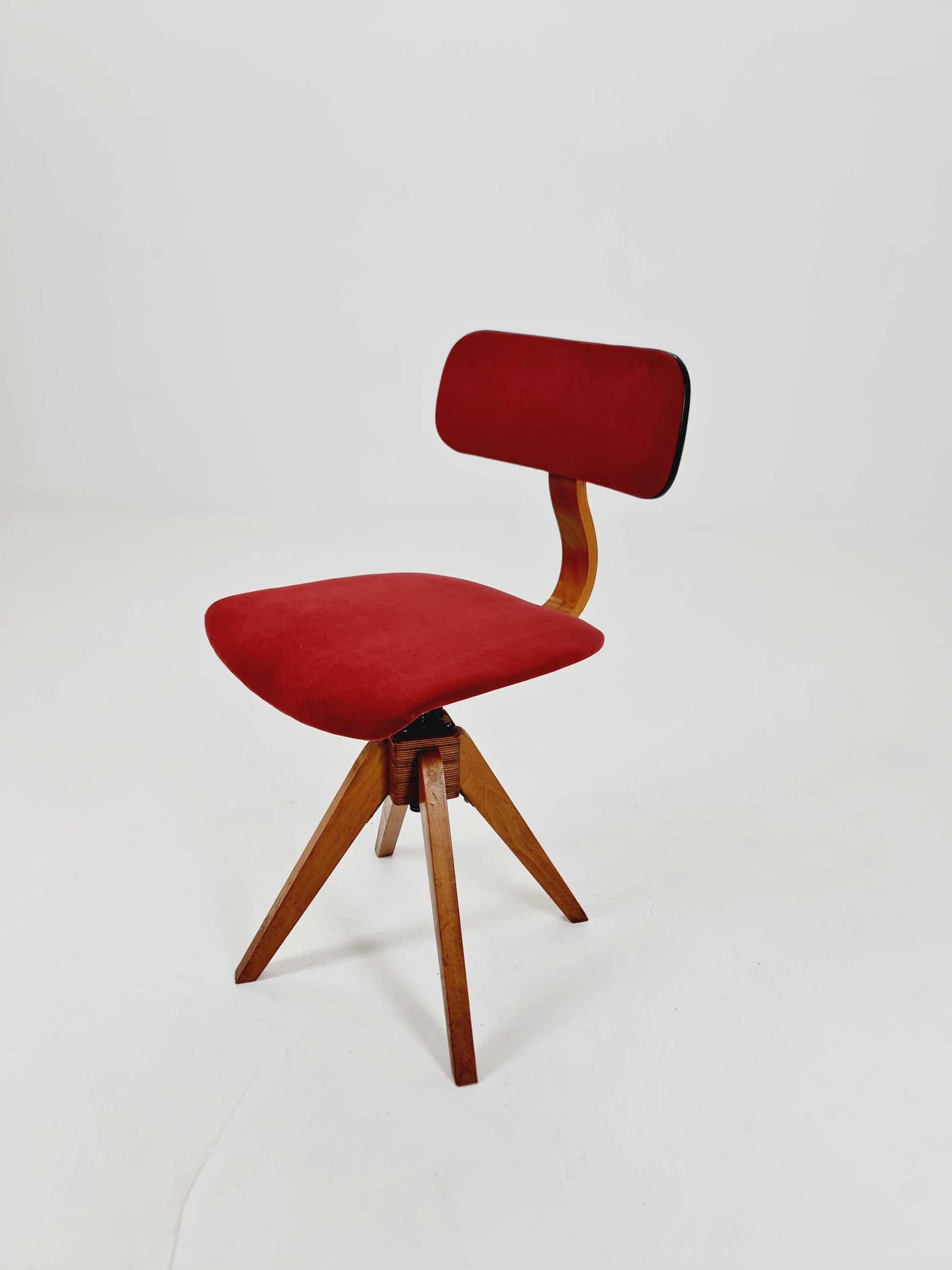 Bauhaus swivel office chair in solid wood By Der FerderDreh 1930s