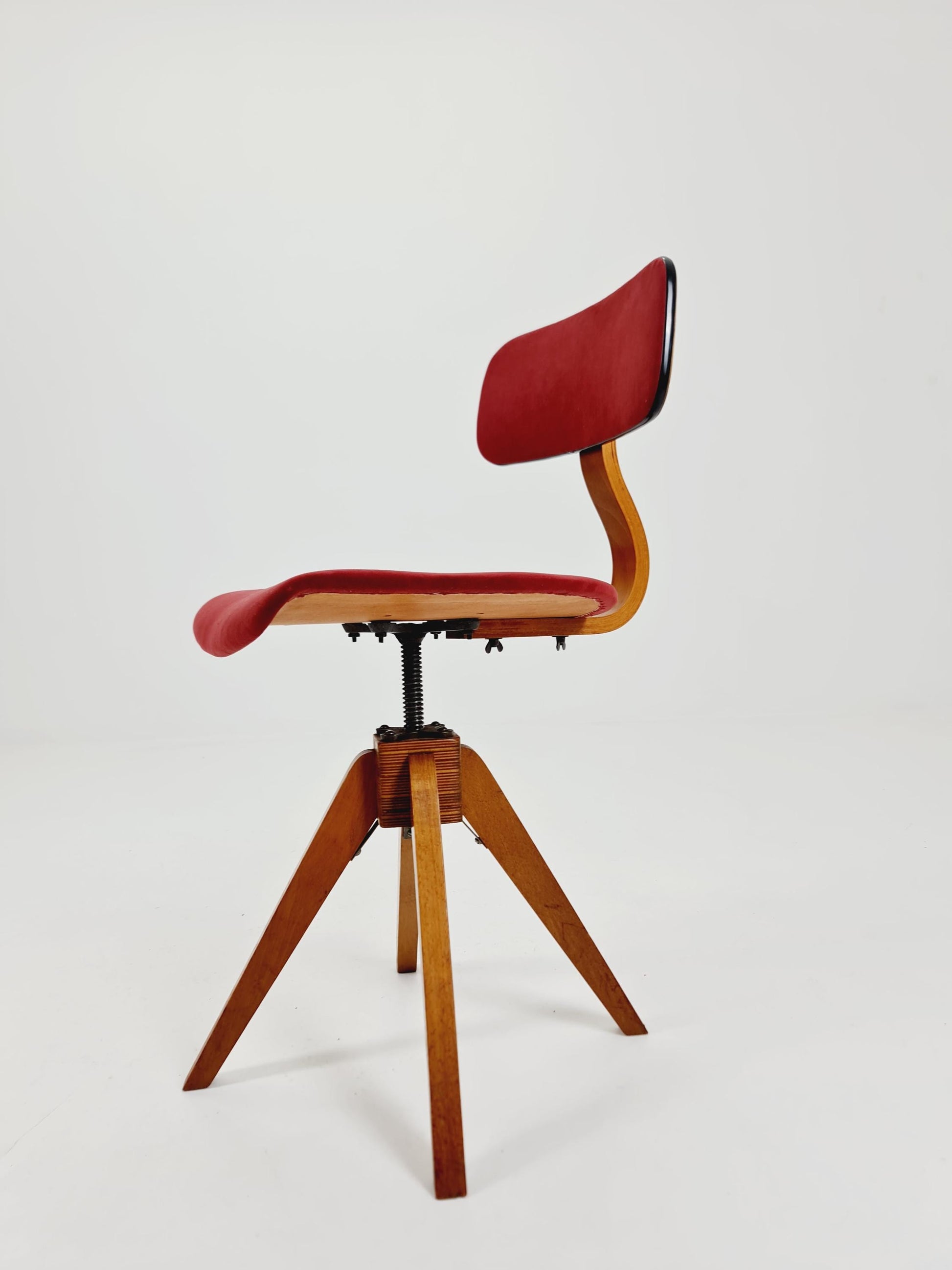 Bauhaus swivel office chair in solid wood By Der FerderDreh 1930s