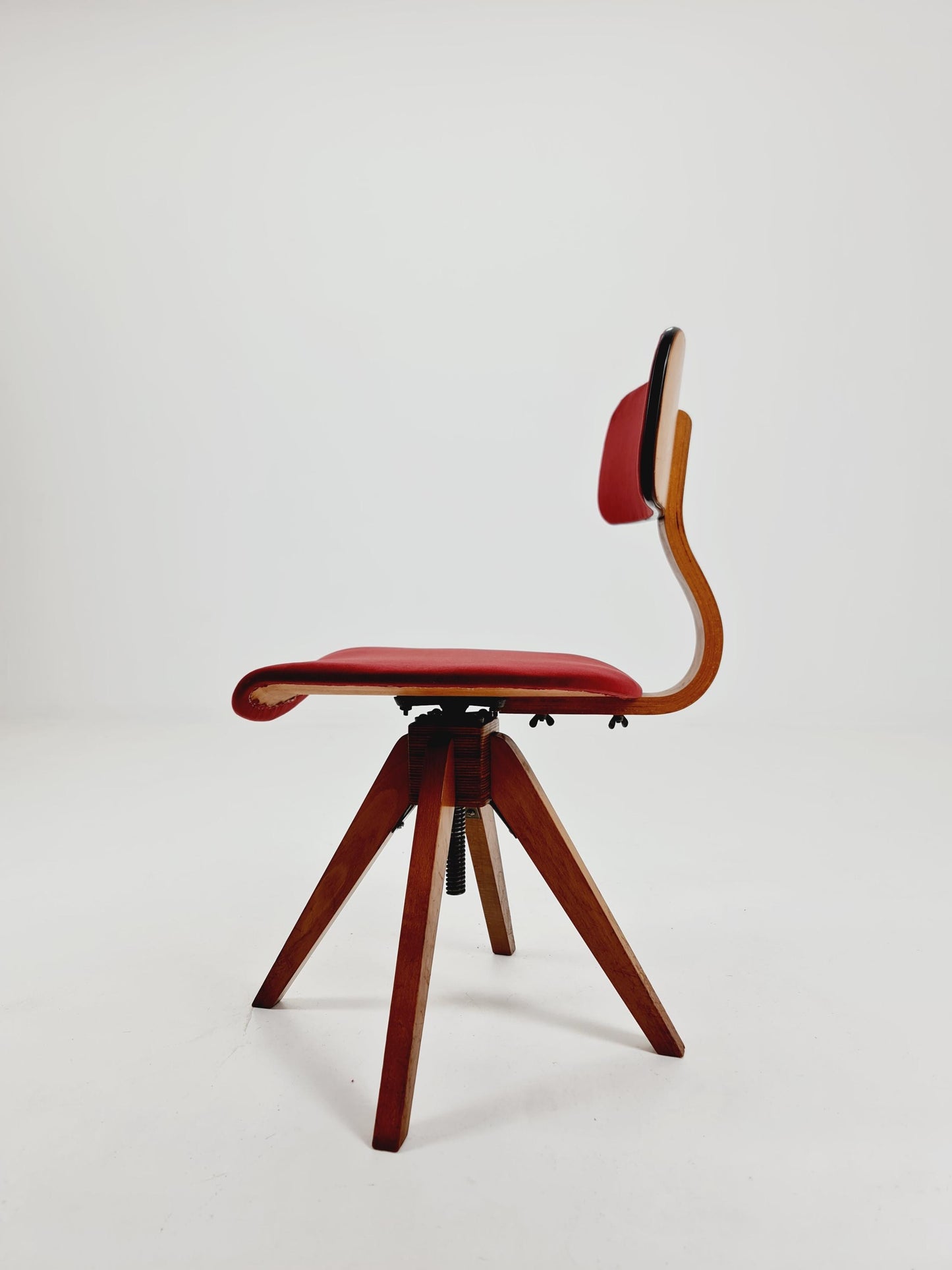 Bauhaus swivel office chair in solid wood By Der FerderDreh 1930s