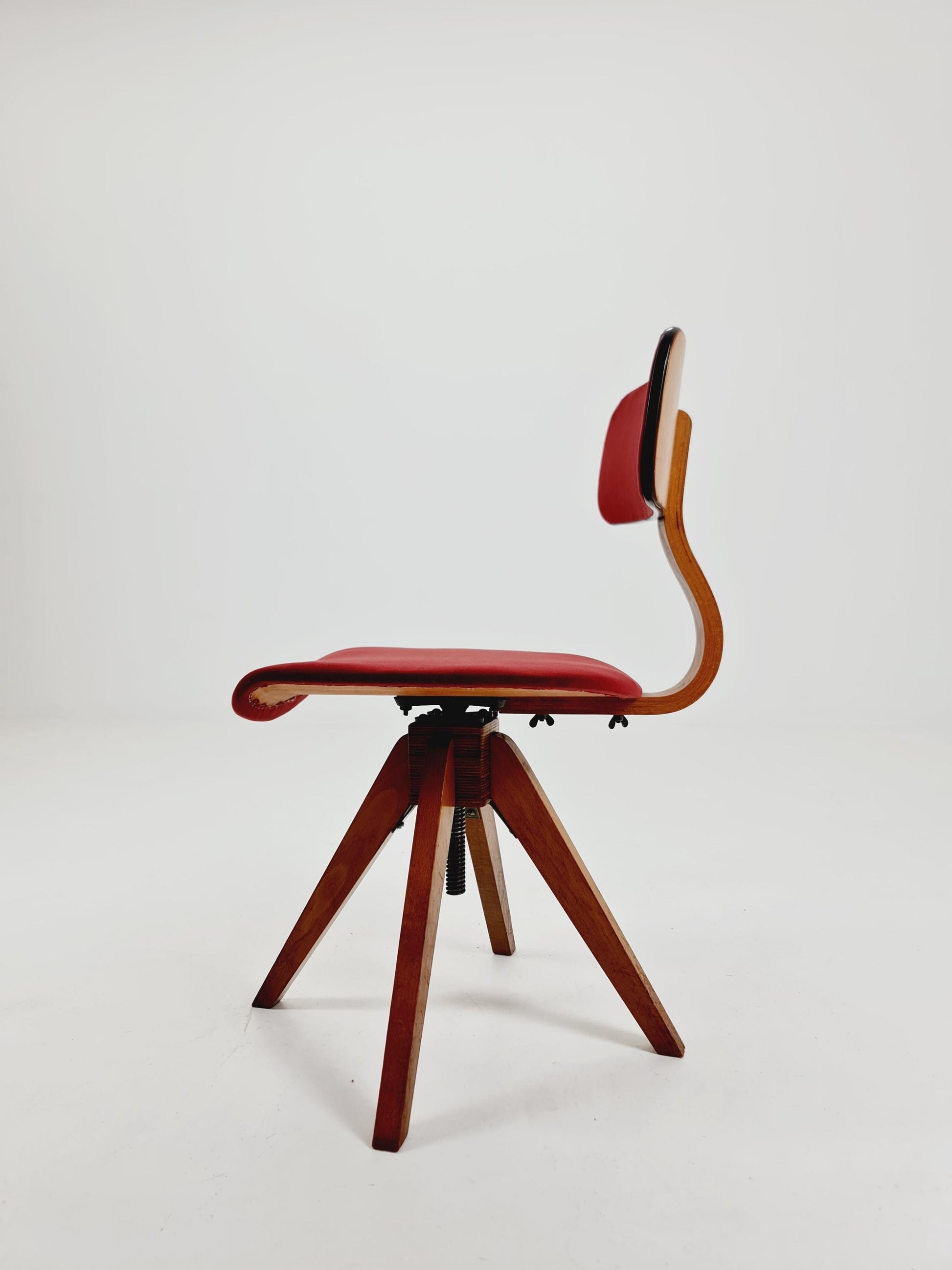 Bauhaus swivel office chair in solid wood By Der FerderDreh 1930s