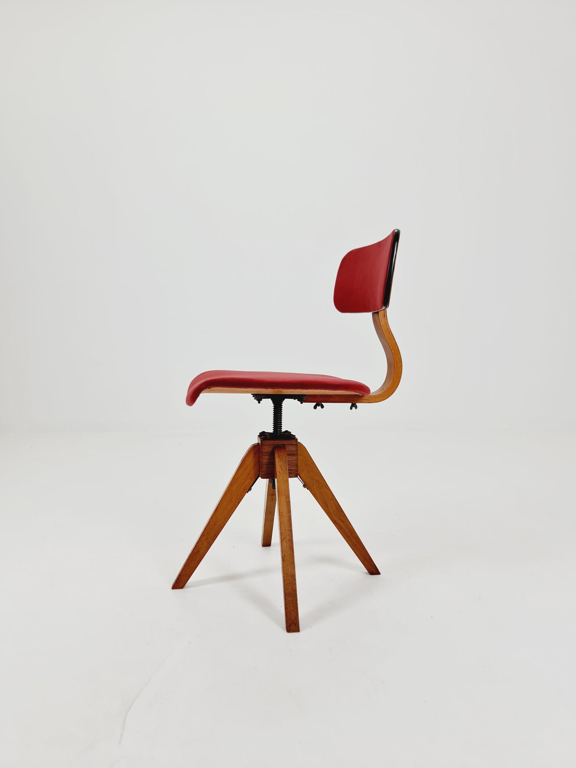 Bauhaus swivel office chair in solid wood By Der FerderDreh 1930s