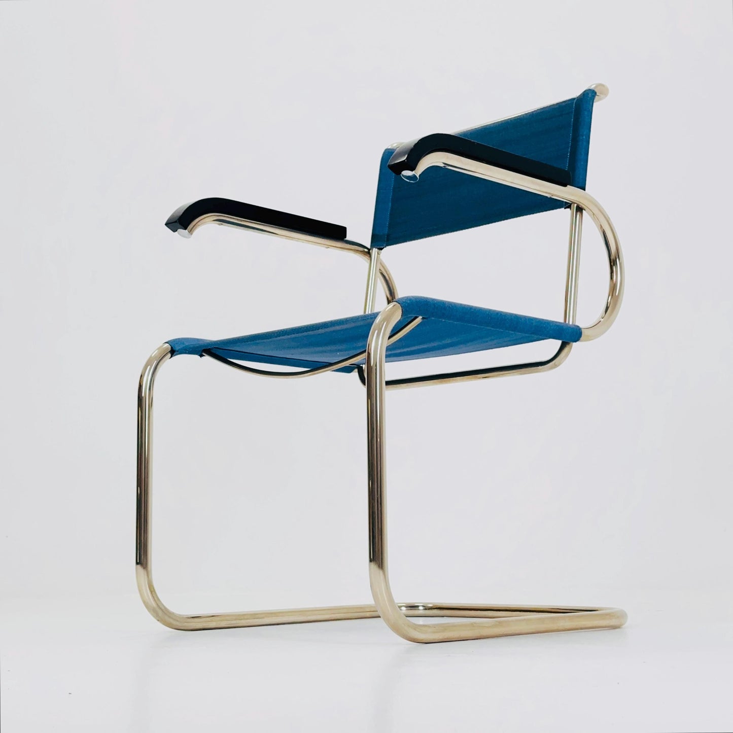 Mid century Cantilever D40 armchair Bauhaus-Gurt - Blau (052) for Marcel Breuer By Tecta Germany 1980s
