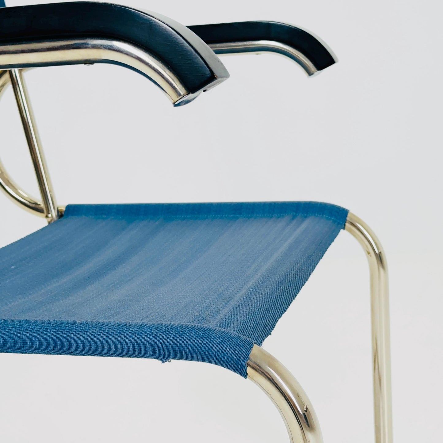 Mid century Cantilever D40 armchair Bauhaus-Gurt - Blau (052) for Marcel Breuer By Tecta Germany 1980s