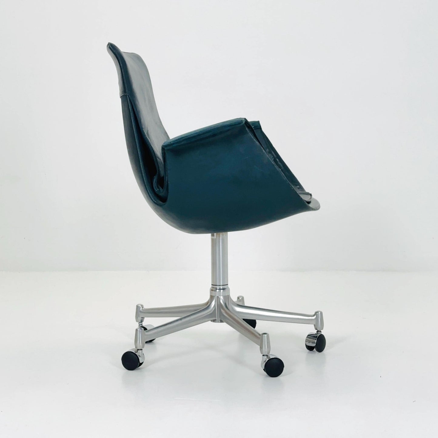 Mid centruy Tulip dark green Desk Chair Modell 6727 by Preben Fabricius & Jørgen Kastholm – for Walter Knoll, 1960s by Kill