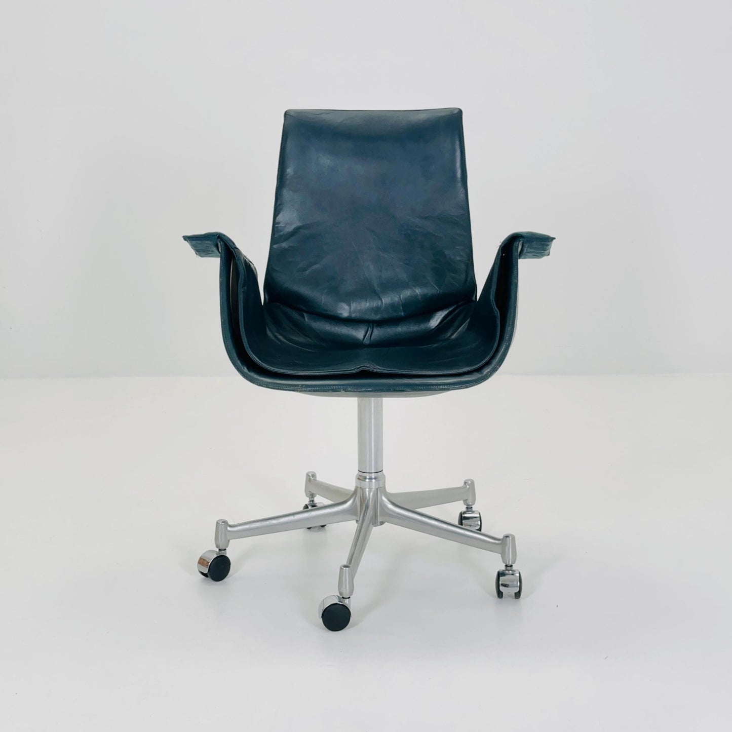 Mid centruy Tulip dark green Desk Chair Modell 6727 by Preben Fabricius & Jørgen Kastholm – for Walter Knoll, 1960s by Kill