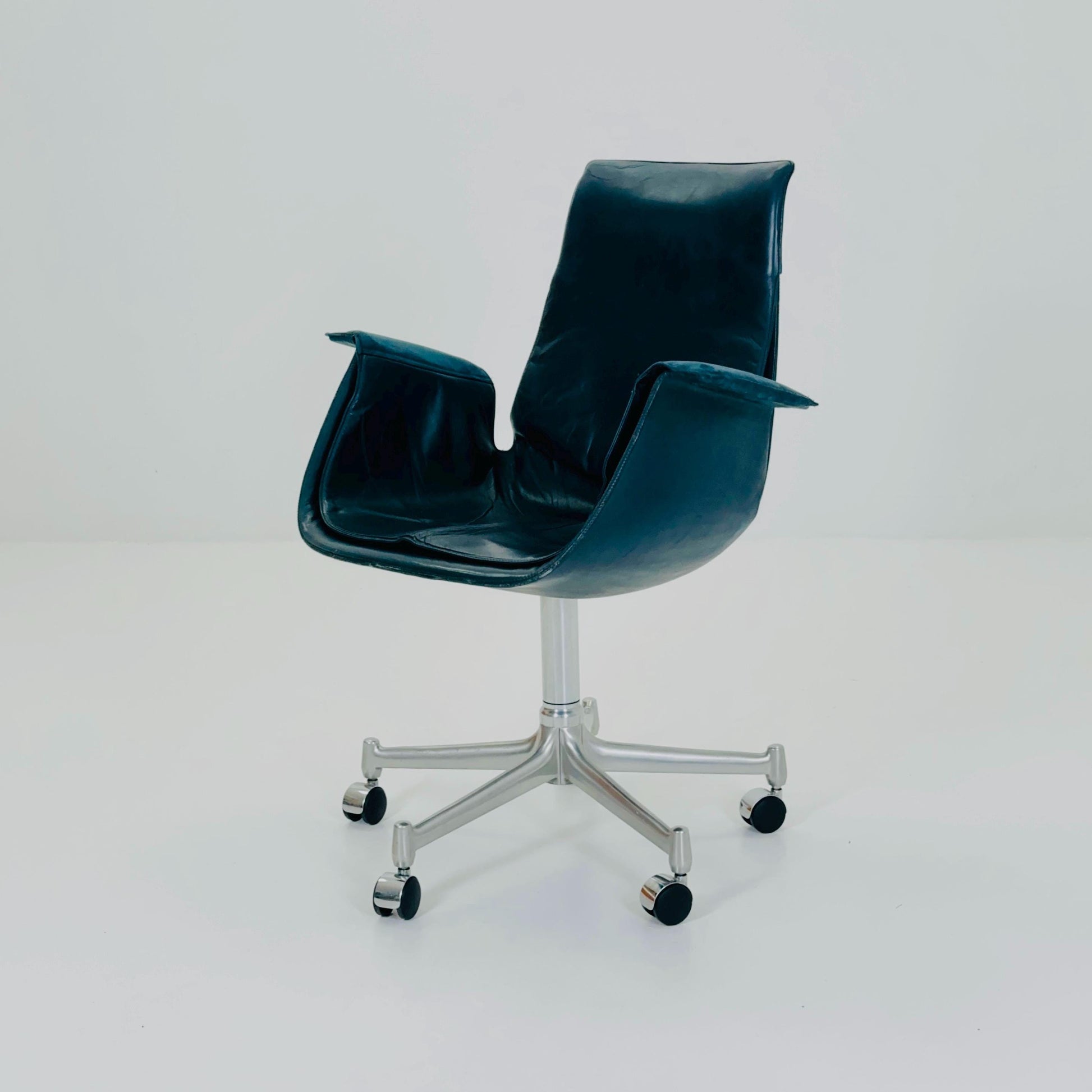 Mid centruy Tulip dark green Desk Chair Modell 6727 by Preben Fabricius & Jørgen Kastholm – for Walter Knoll, 1960s by Kill