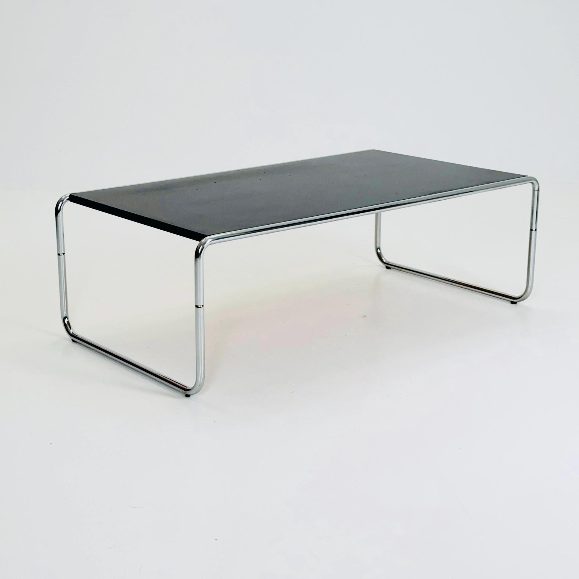 Mid century Bauhaus design coffee tables by Marcel Breuer 'Laccio' Italy 1980s