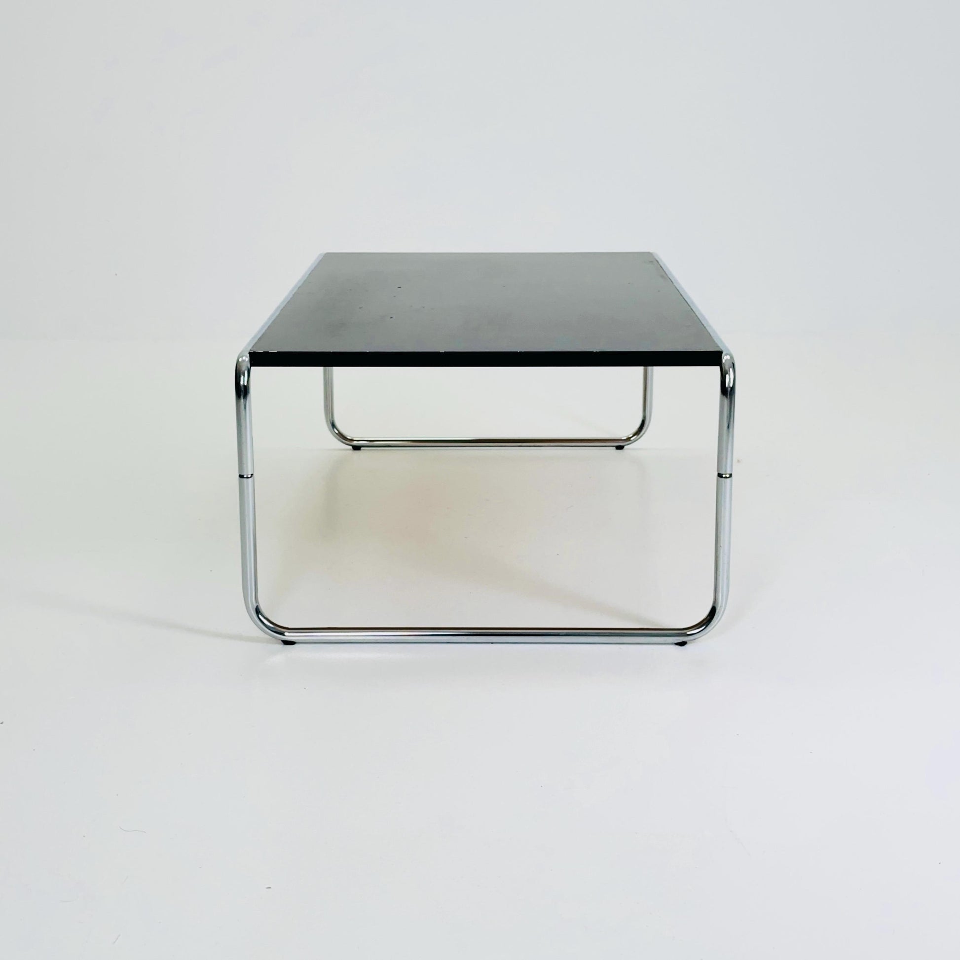 Mid century Bauhaus design coffee tables by Marcel Breuer 'Laccio' Italy 1980s