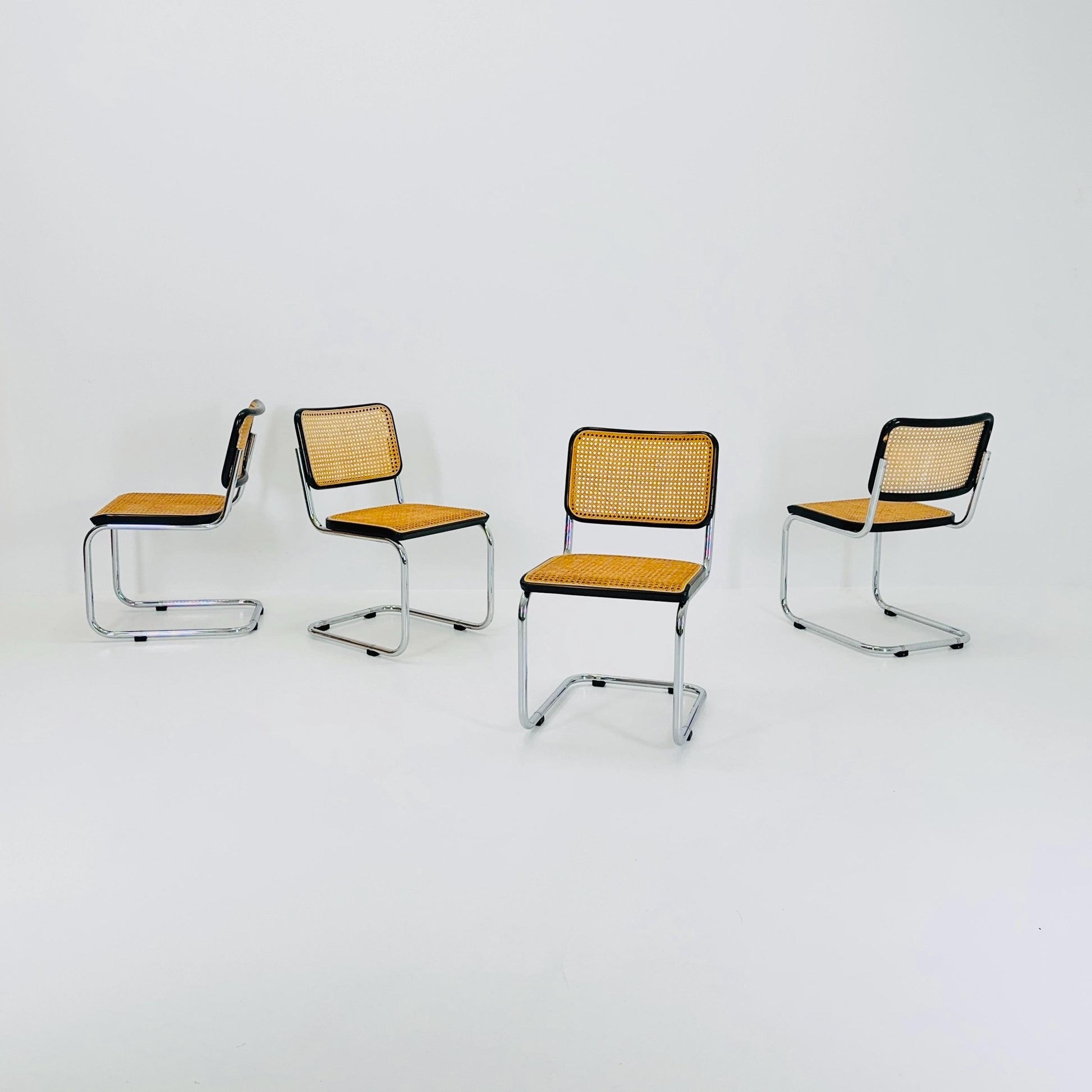 Set of 4 Mid Century Thonet S32 V Cantilever Chairs by Marcel Breuer, Wicker & Beech, Bauhaus Design Germany Thonet 1970s