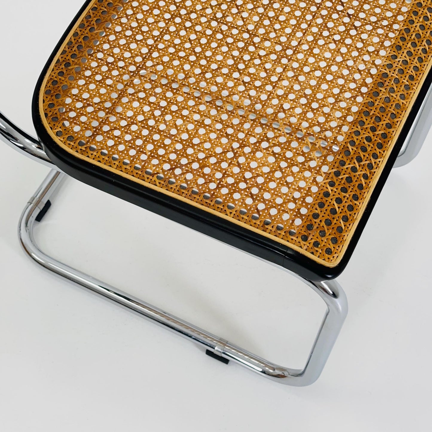 Set of 4 Mid Century Thonet S32 V Cantilever Chairs by Marcel Breuer, Wicker & Beech, Bauhaus Design Germany Thonet 1970s