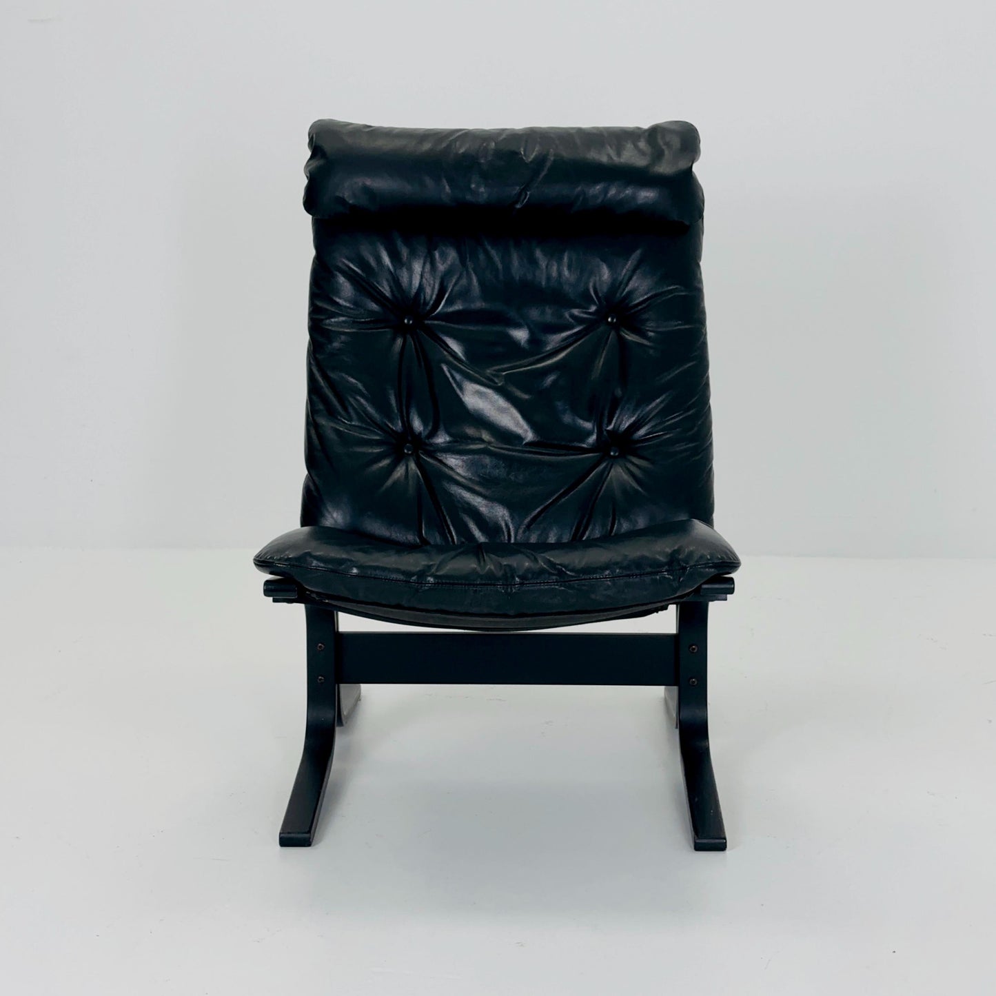 Mid Century “Siesta” Armchair by Ingmar Relling, Westnofa Furniture, Norway — Full Black Edition, Leather & Wooden Frame, 1960s