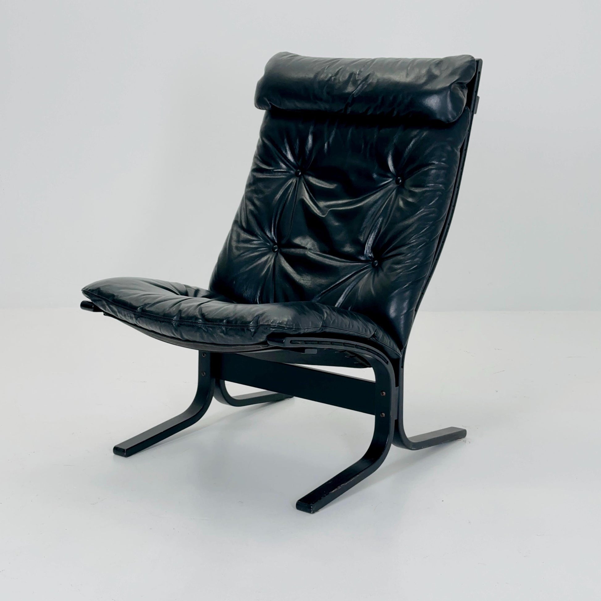 Mid Century “Siesta” Armchair by Ingmar Relling, Westnofa Furniture, Norway — Full Black Edition, Leather & Wooden Frame, 1960s
