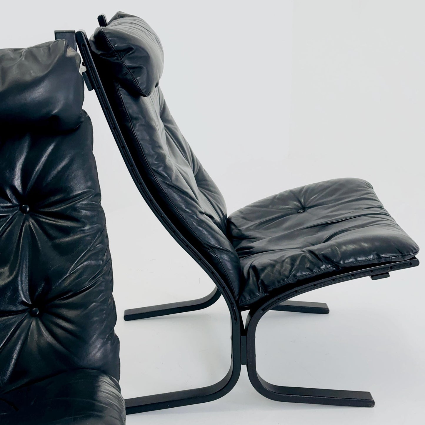 Set of 2 Mid Century “Siesta” lounge chair by Ingmar Relling, Westnofa Furniture, Norway — Full Black Edition, Leather & Wooden Frame, 1960s