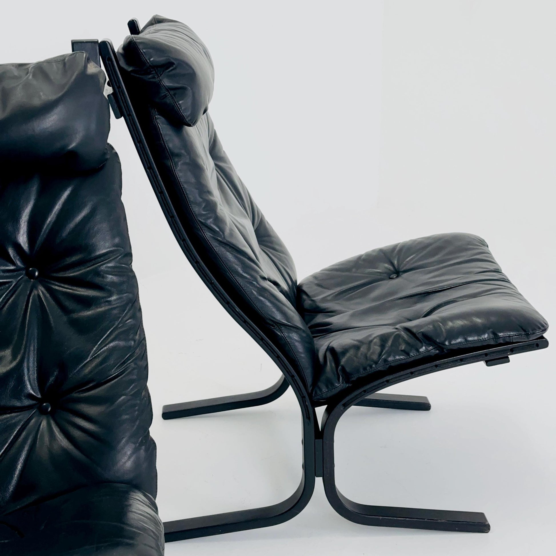 Set of 2 Mid Century “Siesta” lounge chair by Ingmar Relling, Westnofa Furniture, Norway — Full Black Edition, Leather & Wooden Frame, 1960s