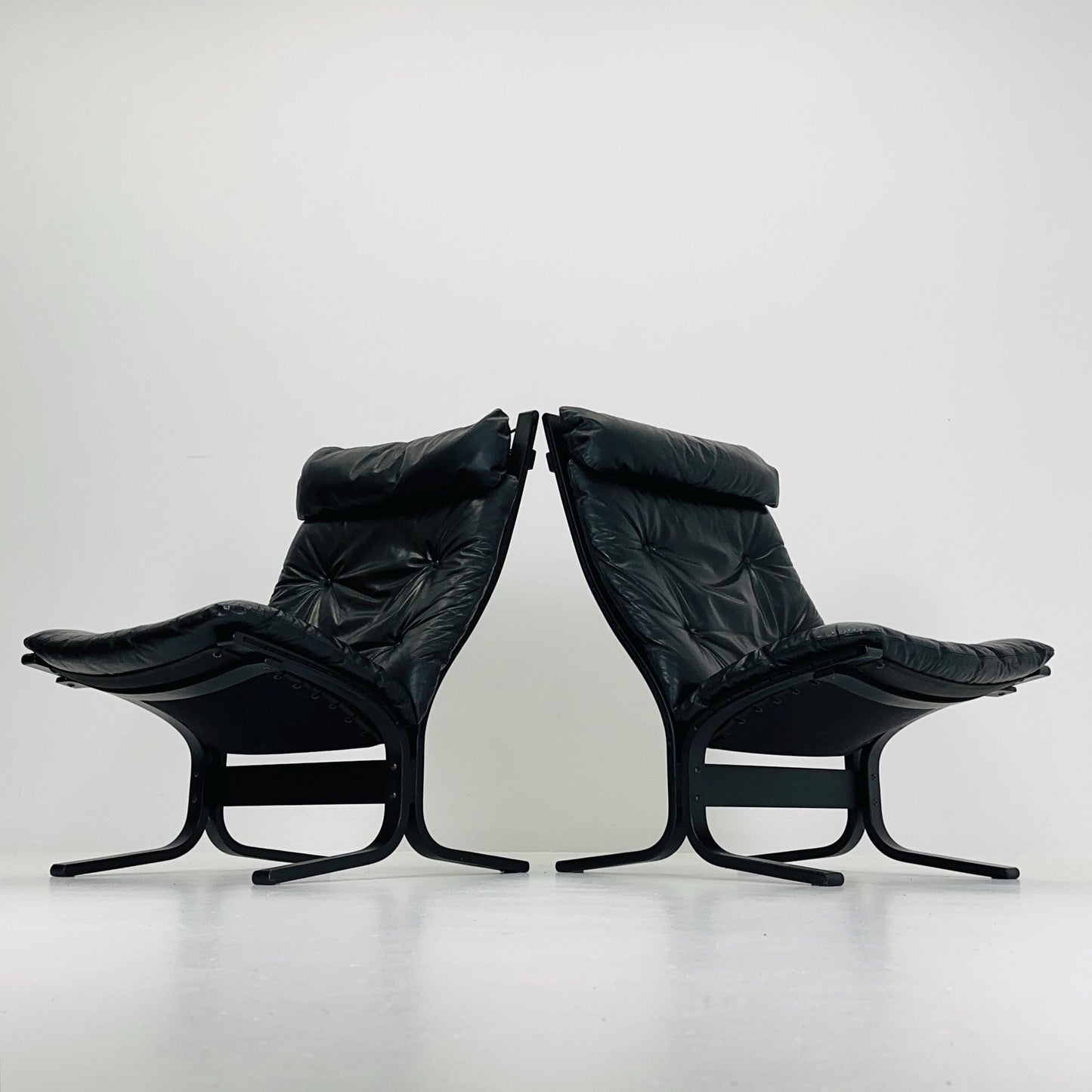 Set of 2 Mid Century “Siesta” lounge chair by Ingmar Relling, Westnofa Furniture, Norway — Full Black Edition, Leather & Wooden Frame, 1960s