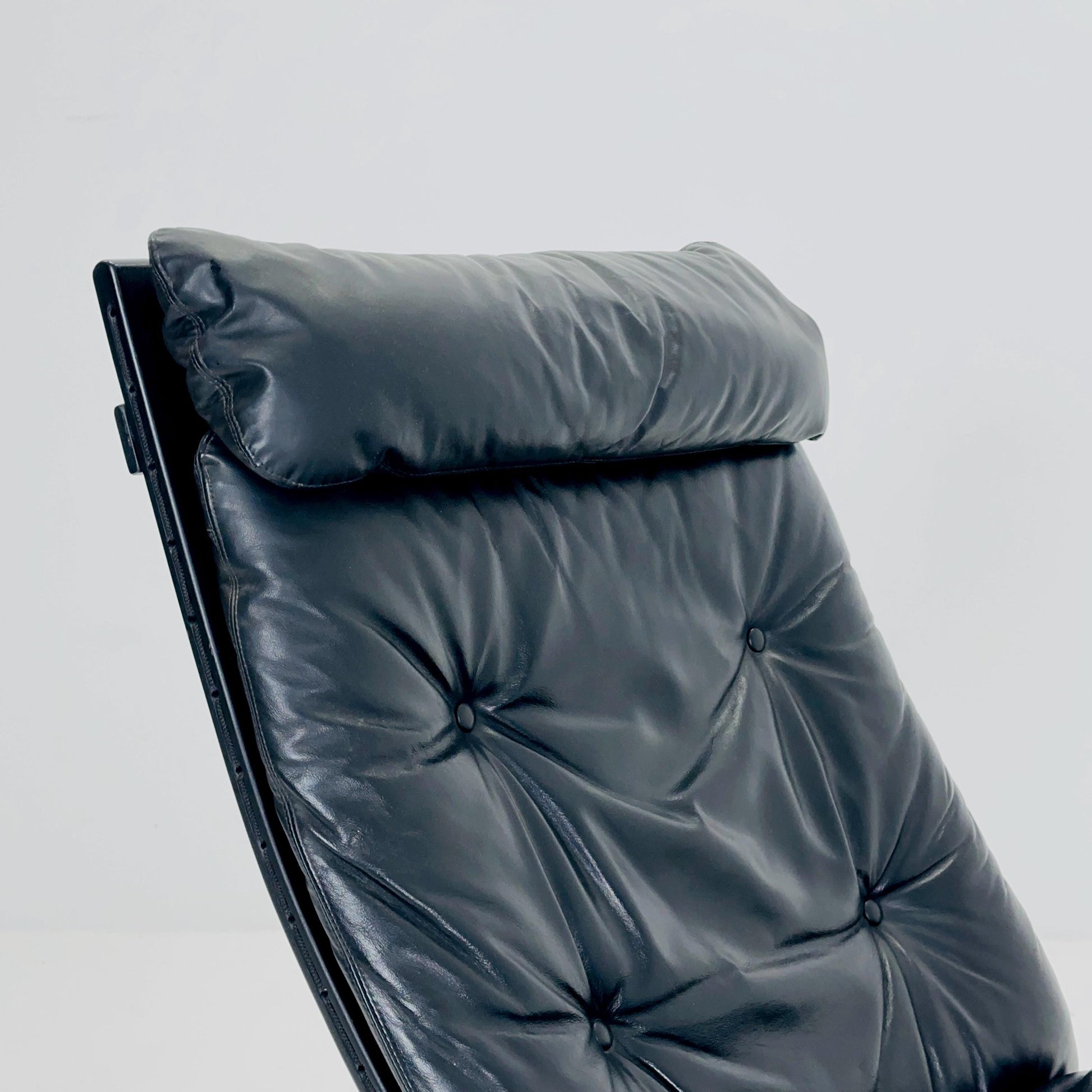 Set of 2 Mid Century “Siesta” lounge chair by Ingmar Relling, Westnofa Furniture, Norway — Full Black Edition, Leather & Wooden Frame, 1960s