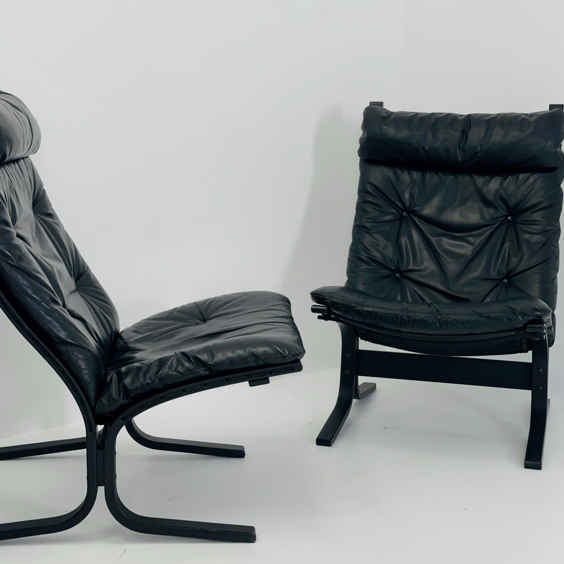 Set of 4 Mid Century “Siesta” lounge chair by Ingmar Relling, Westnofa Furniture, Norway — Full Black Edition, Leather & Wooden Frame, 1960s