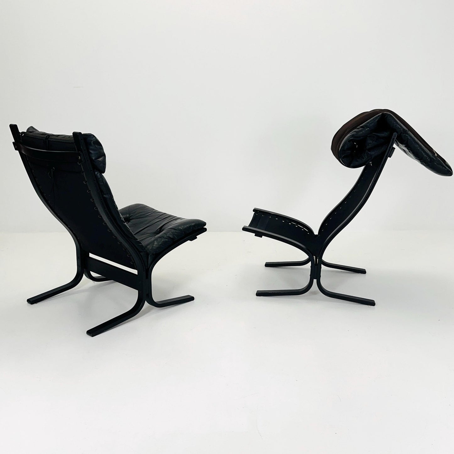 Set of 4 Mid Century “Siesta” lounge chair by Ingmar Relling, Westnofa Furniture, Norway — Full Black Edition, Leather & Wooden Frame, 1960s