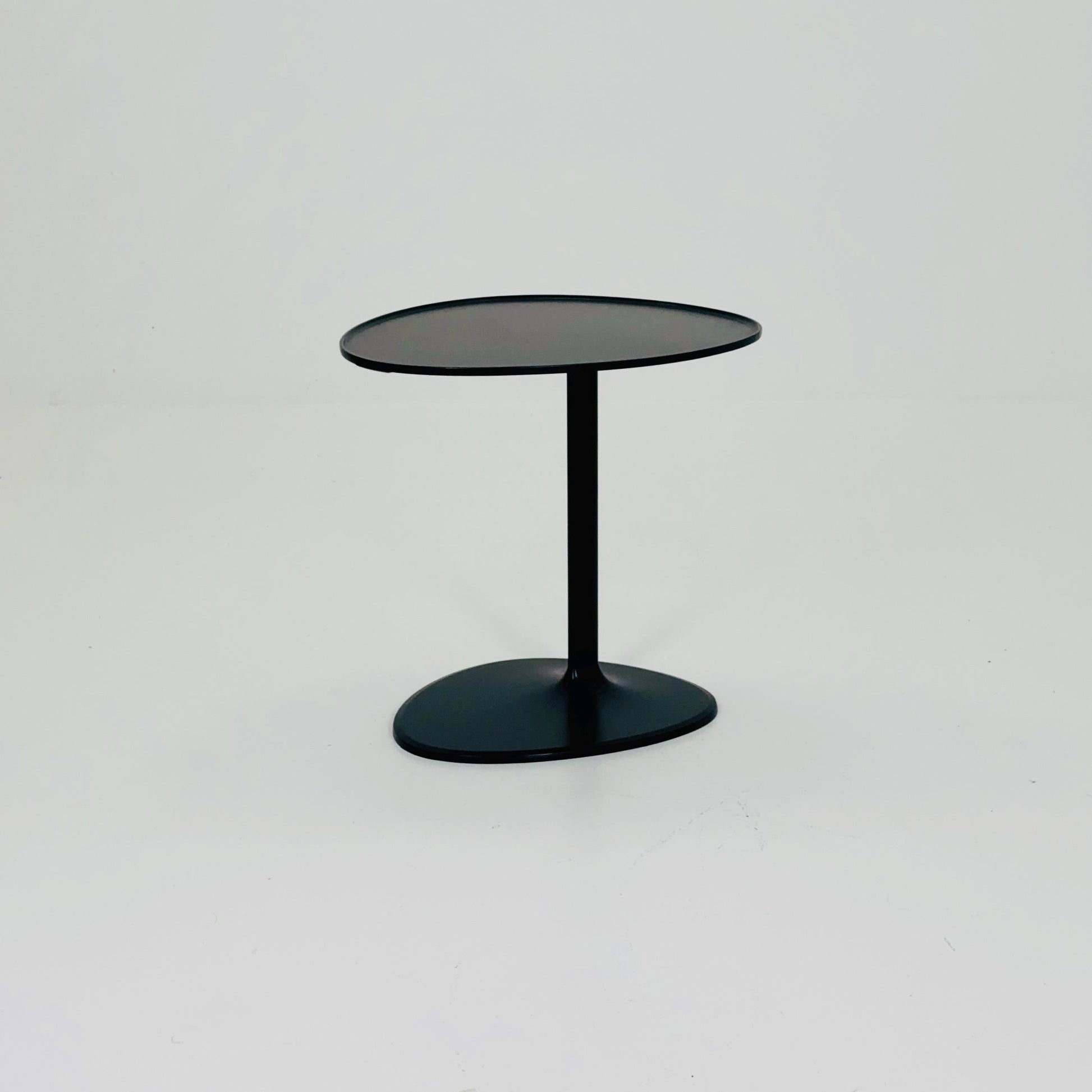 Mcm minimalistic Vinus black side table by Ya Yin Chen for Fafa Casa Taiwan