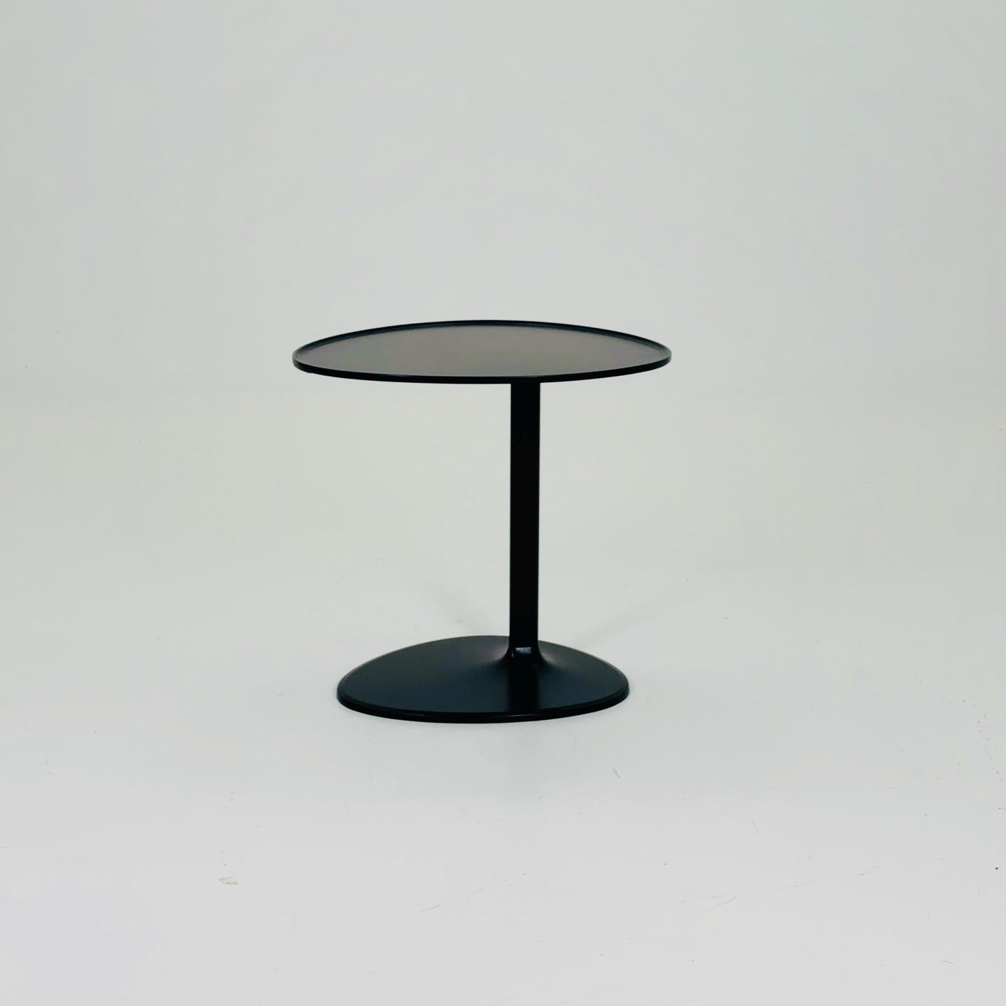 Mcm minimalistic Vinus black side table by Ya Yin Chen for Fafa Casa Taiwan