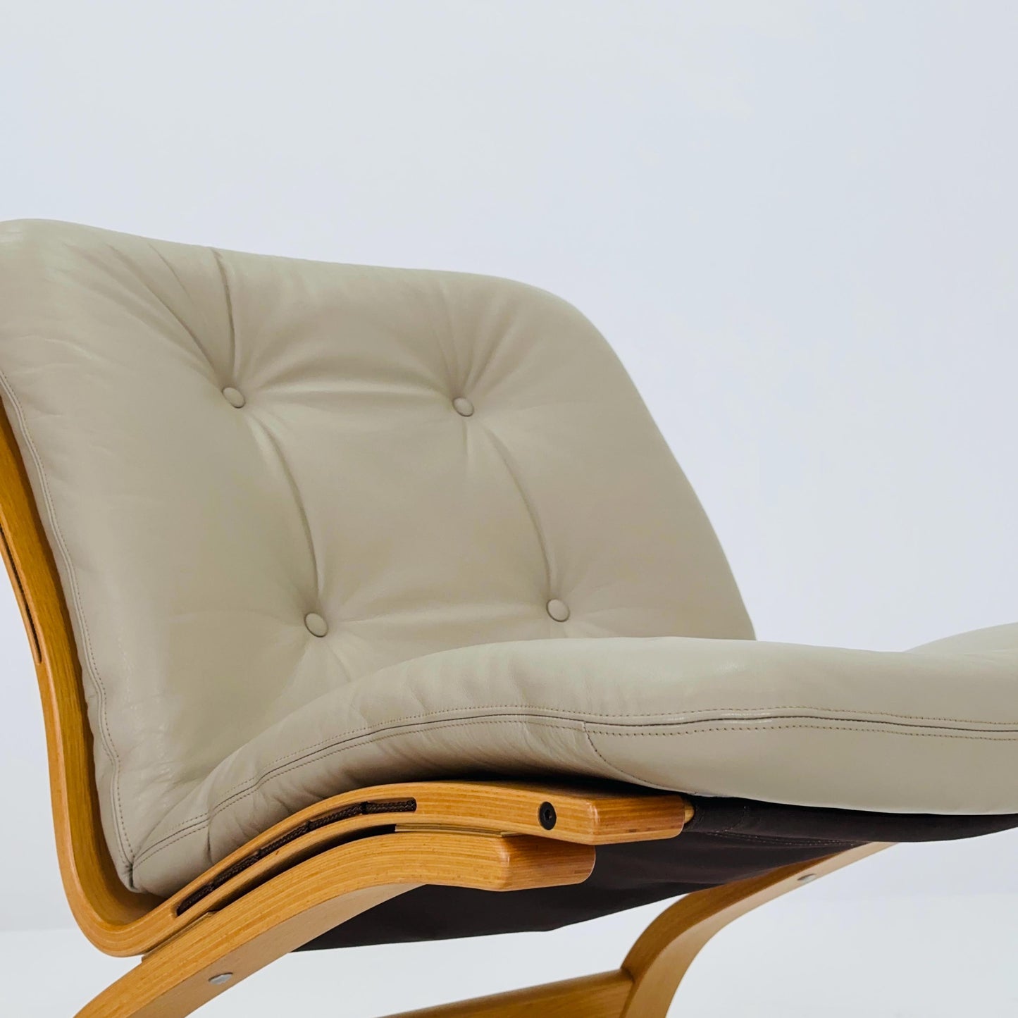 Set of 2 Mid century Norwegian Kengu leather lounge chairs by Elsa & Nordahl Solheim for Rybo Rykken - 1970s Norway