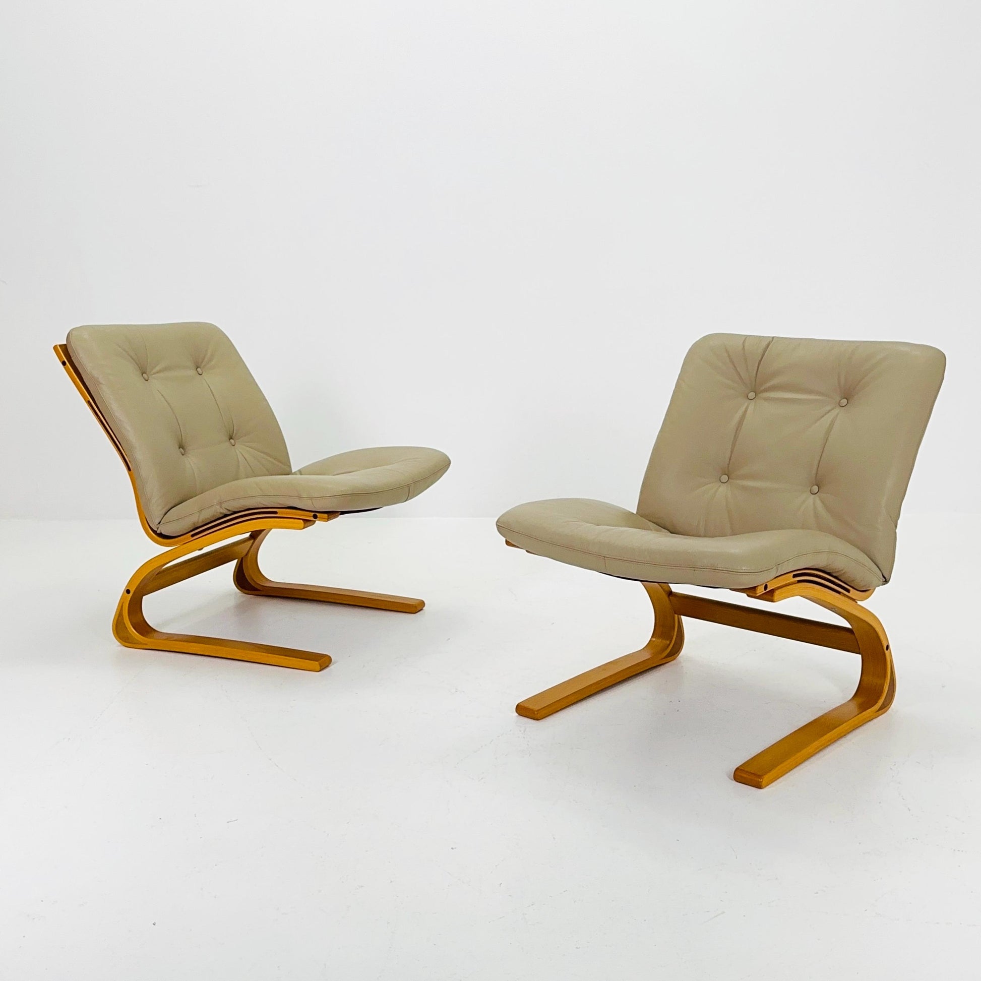 Set of 2 Mid century Norwegian Kengu leather lounge chairs by Elsa & Nordahl Solheim for Rybo Rykken - 1970s Norway