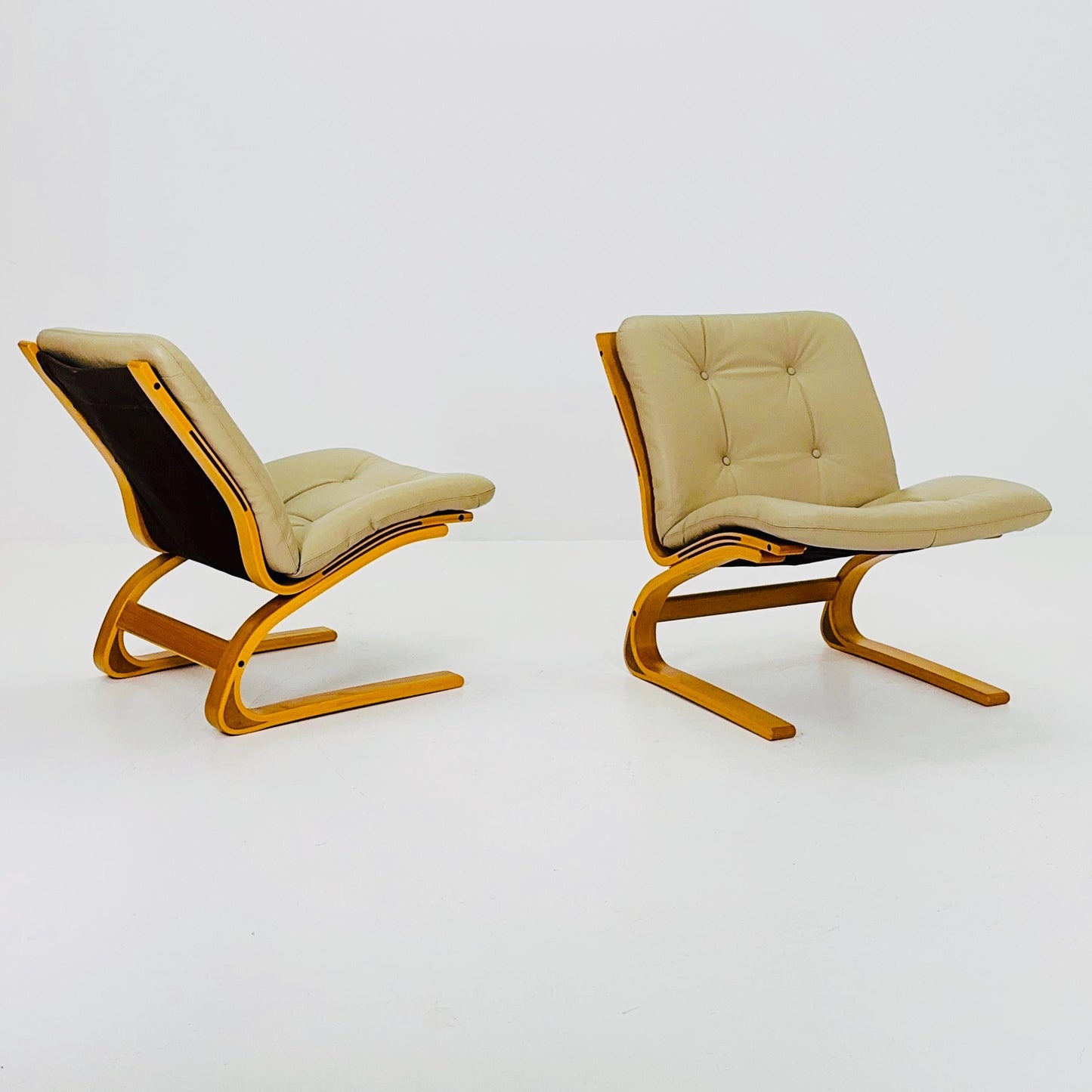 Set of 2 Mid century Norwegian Kengu leather lounge chairs by Elsa & Nordahl Solheim for Rybo Rykken - 1970s Norway