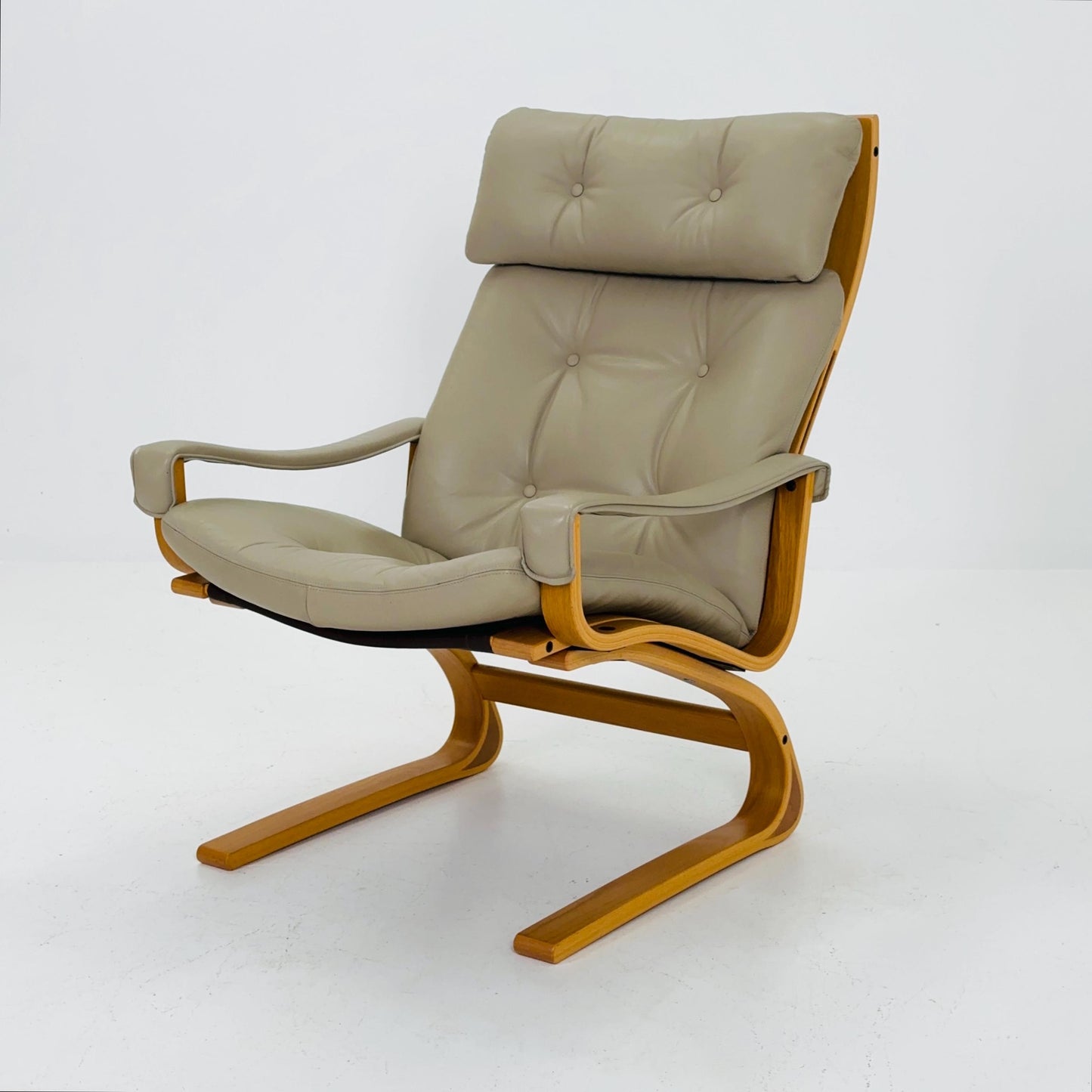 Mid century Norwegian Kengu leather high back lounge chair by Elsa & Nordahl Solheim for Rybo Rykken - 1970s Norway