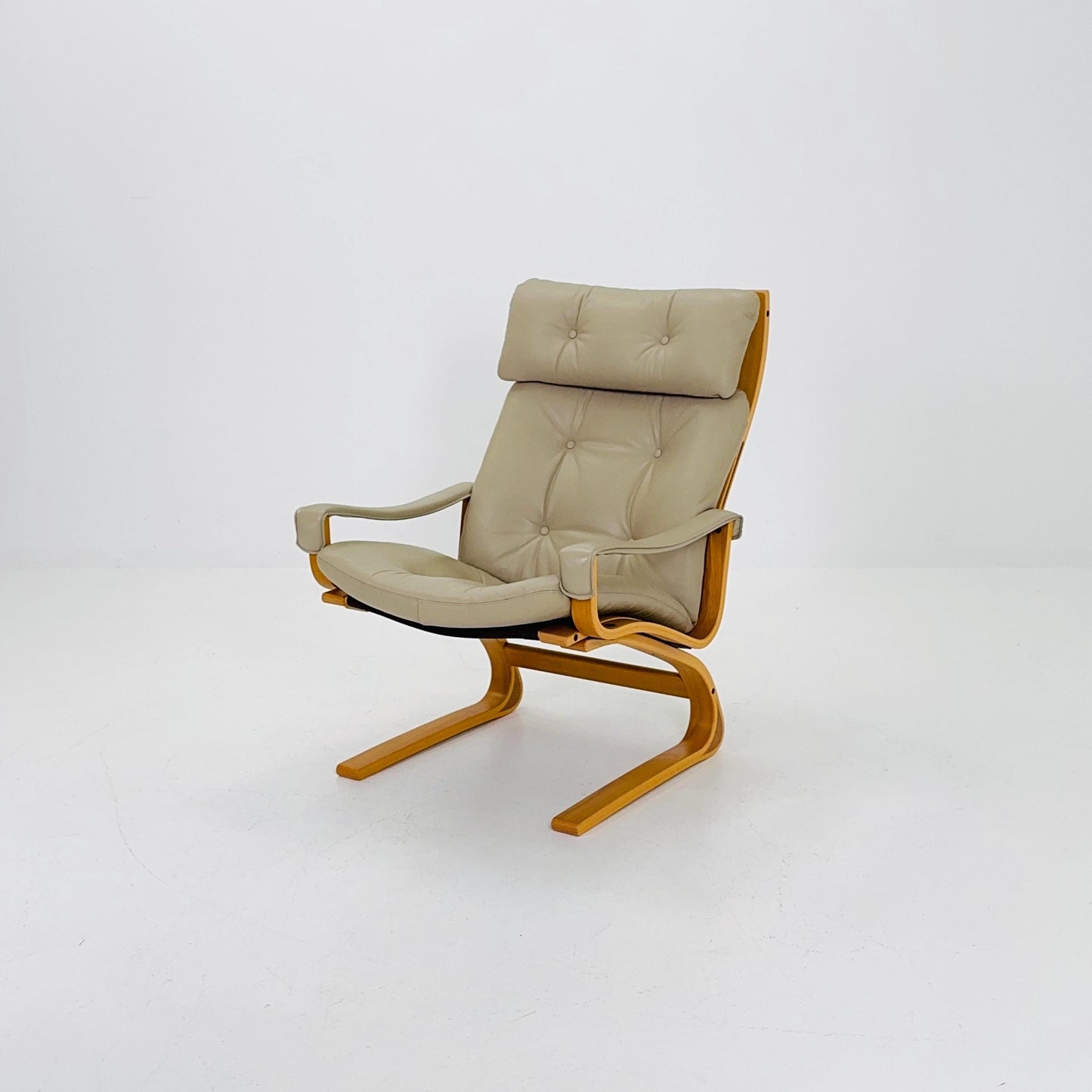 Mid century Norwegian Kengu leather high back lounge chair by Elsa & Nordahl Solheim for Rybo Rykken - 1970s Norway