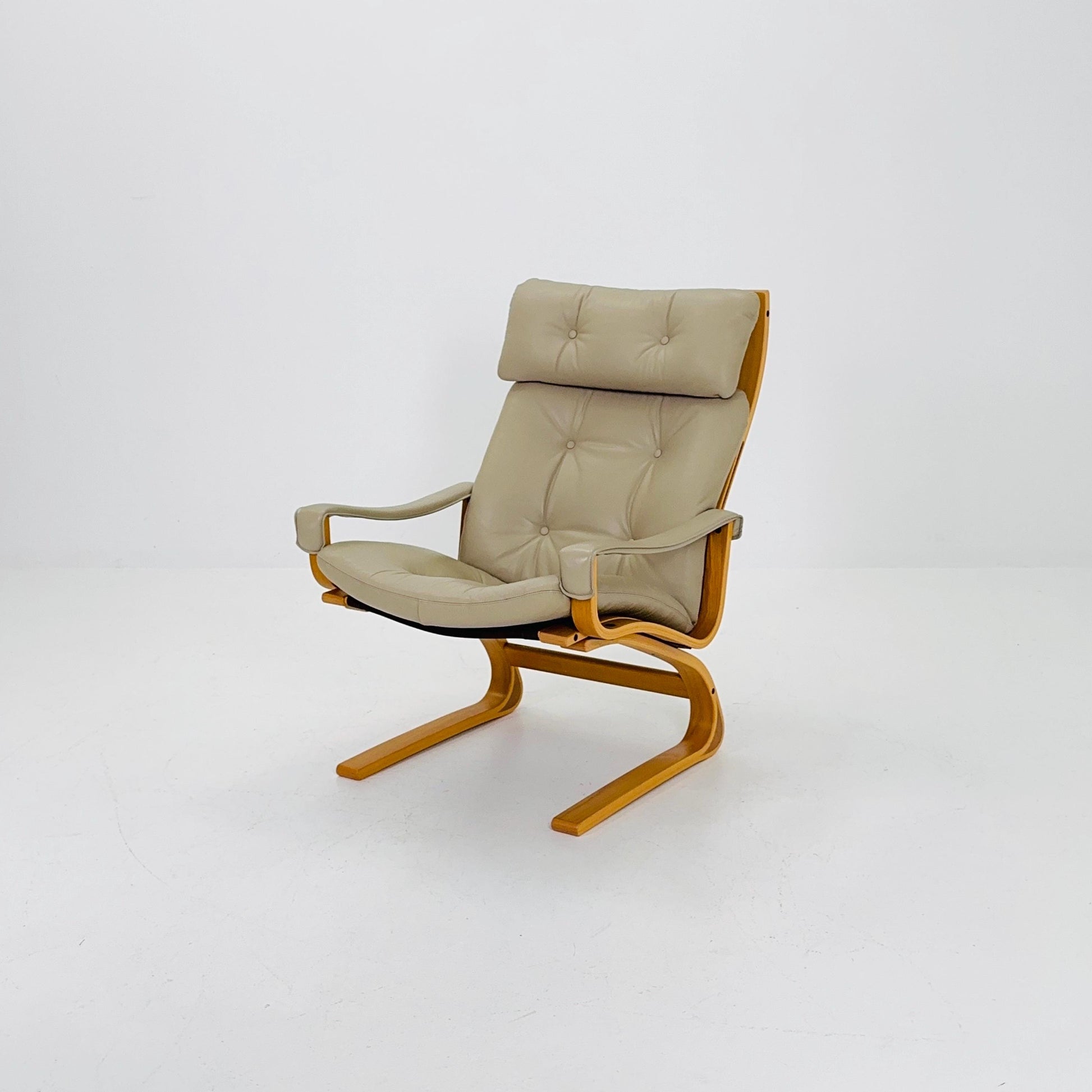 Mid century Norwegian Kengu leather high back lounge chair by Elsa & Nordahl Solheim for Rybo Rykken - 1970s Norway