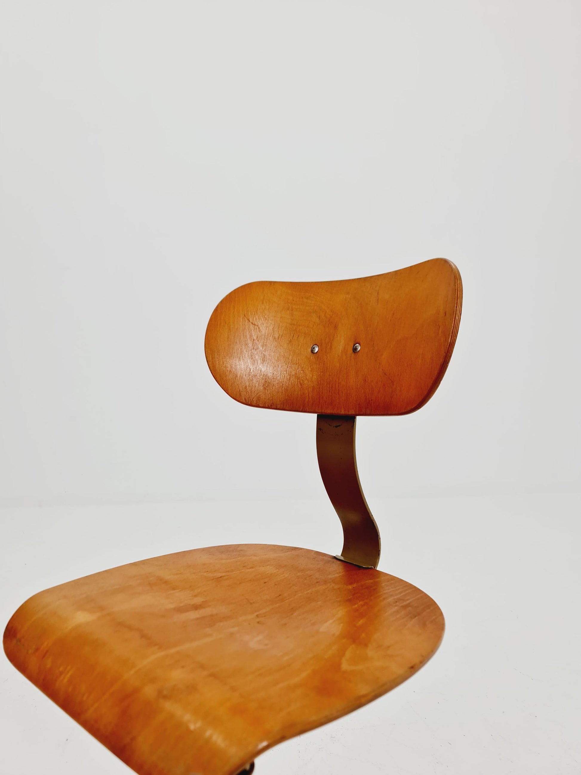Bauhaus swivel office chair in solid wood By Polster Gleich ,1930s
