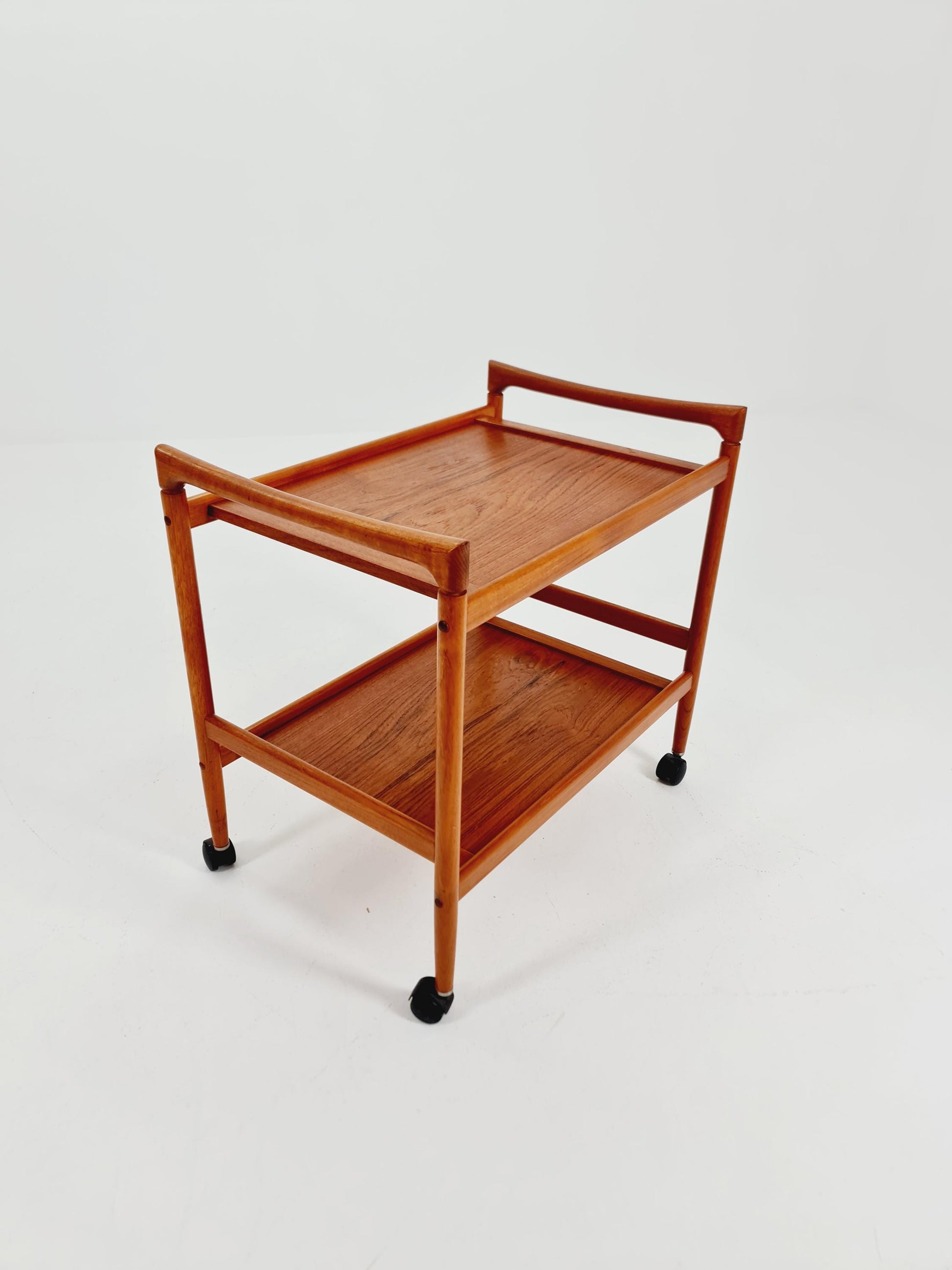Vintage Danish mid century trolley bar cart in solid teak By Dyrlund, 1960s